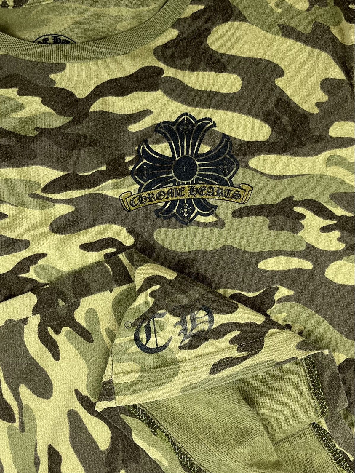 Chrome Hearts Chrome Hearts Vintage Gold Horseshoe Logo Camo Tshirt Size US XXL / EU 58 / 5 - 4 Thumbnail