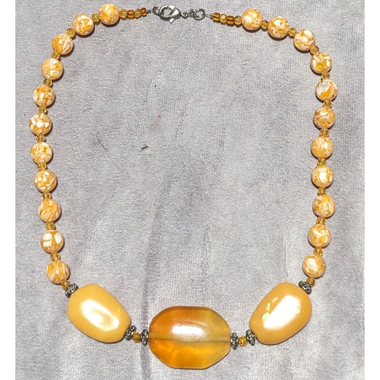 Other Retro Orange Cream Chunky Beaded Necklace Size ONE SIZE - 10 Thumbnail