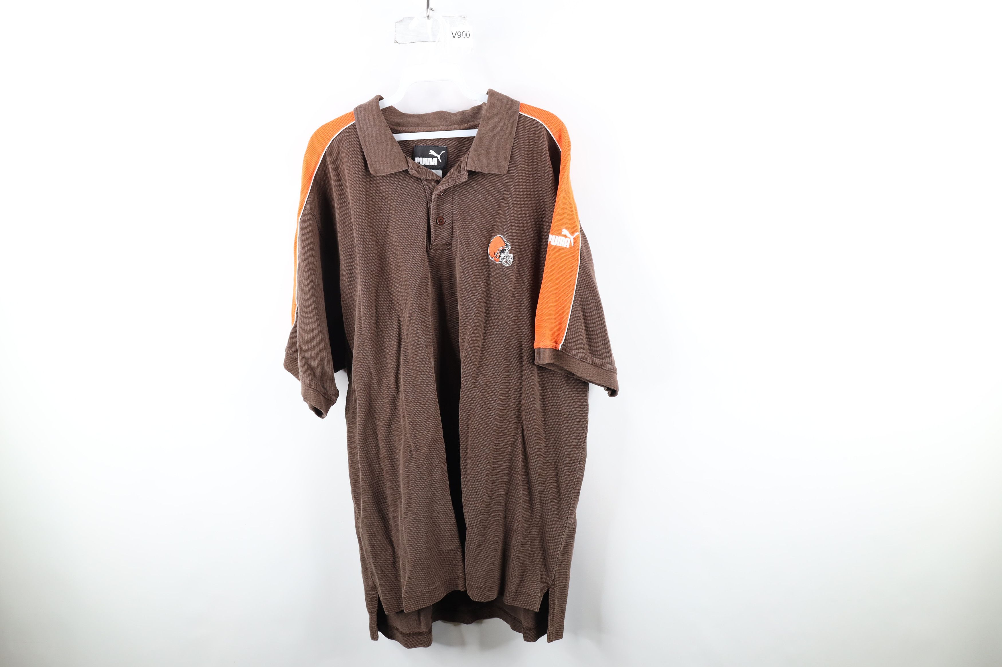 Store Vintage 90s Cleveland Browns NFL Puma Football T-Shirt in Brown Size Medium