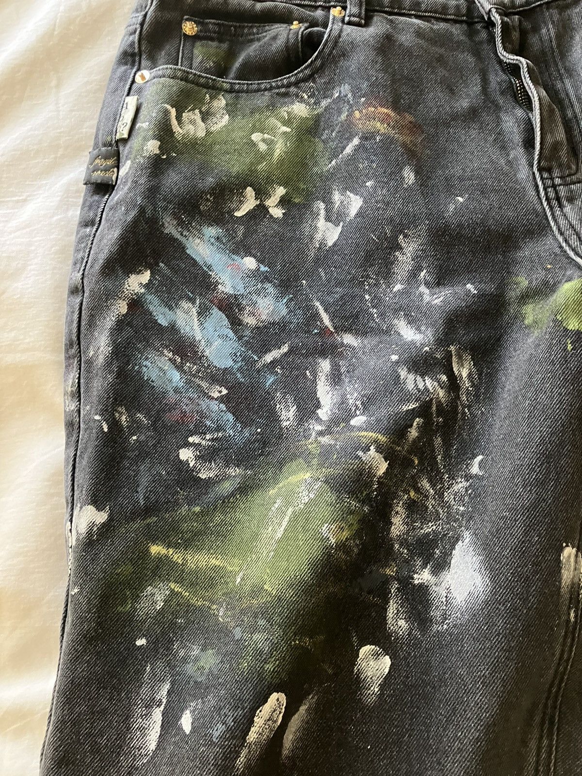 Advisory Board Crystals × Guess Paint Splatter grey wash denim Size US 33 - 8 Thumbnail