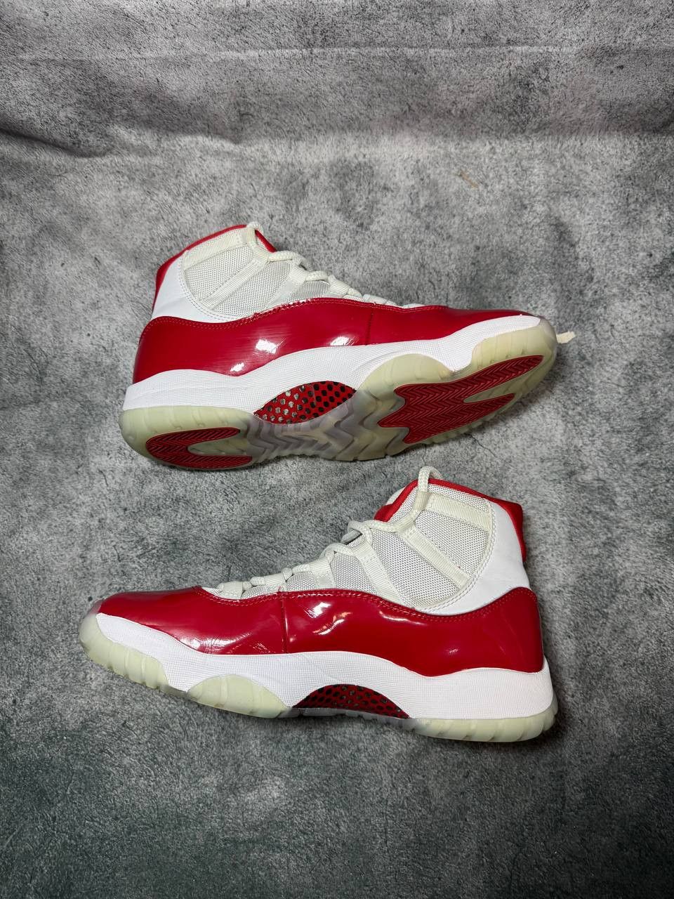Jordan Brand Size 10 | Jordan 11 Cherry No Box | Pre-Owned Size US 10 / EU 43 - 7 Thumbnail