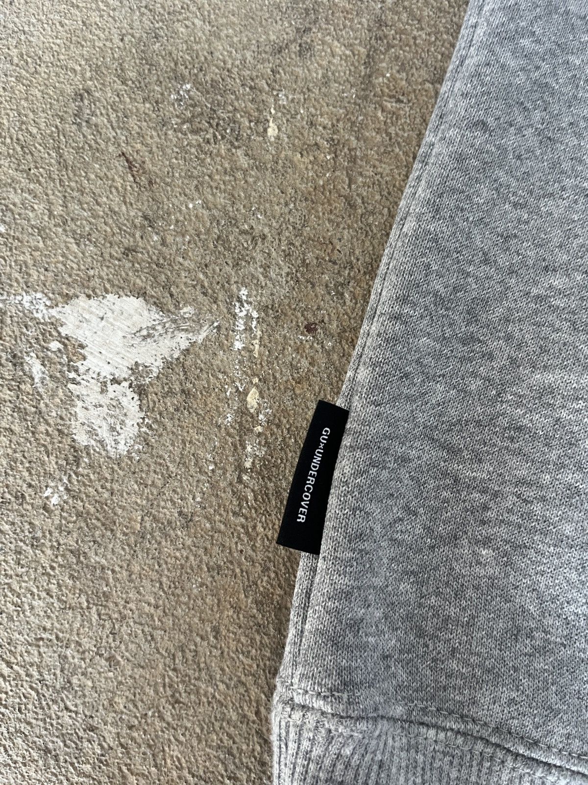 GU × Japanese Brand × Undercover GU X UNDERCOVER KOSMIK NOISE GREY SWEATSHIRT (M) Size US M / EU 48-50 / 2 - 6 Thumbnail