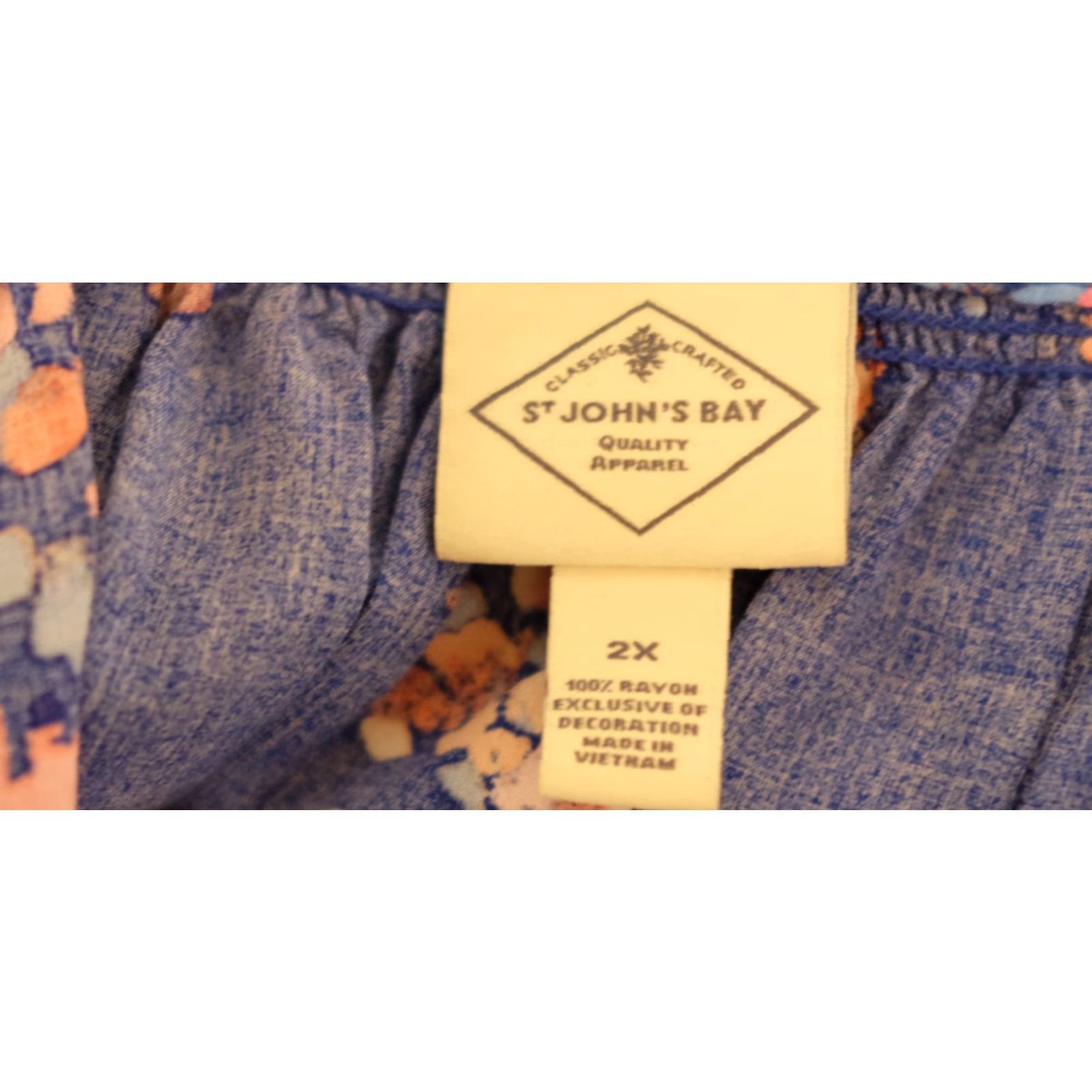 Vintage St. John's Bay Floral Short Sleeve Blouse Womens 2X Blue Lightweight Super Soft V-Neck Pullover Raglan Sleeve Rayon Casual Workwear"} Size XXL / US 16-18 / IT 52-54 - 8 Thumbnail