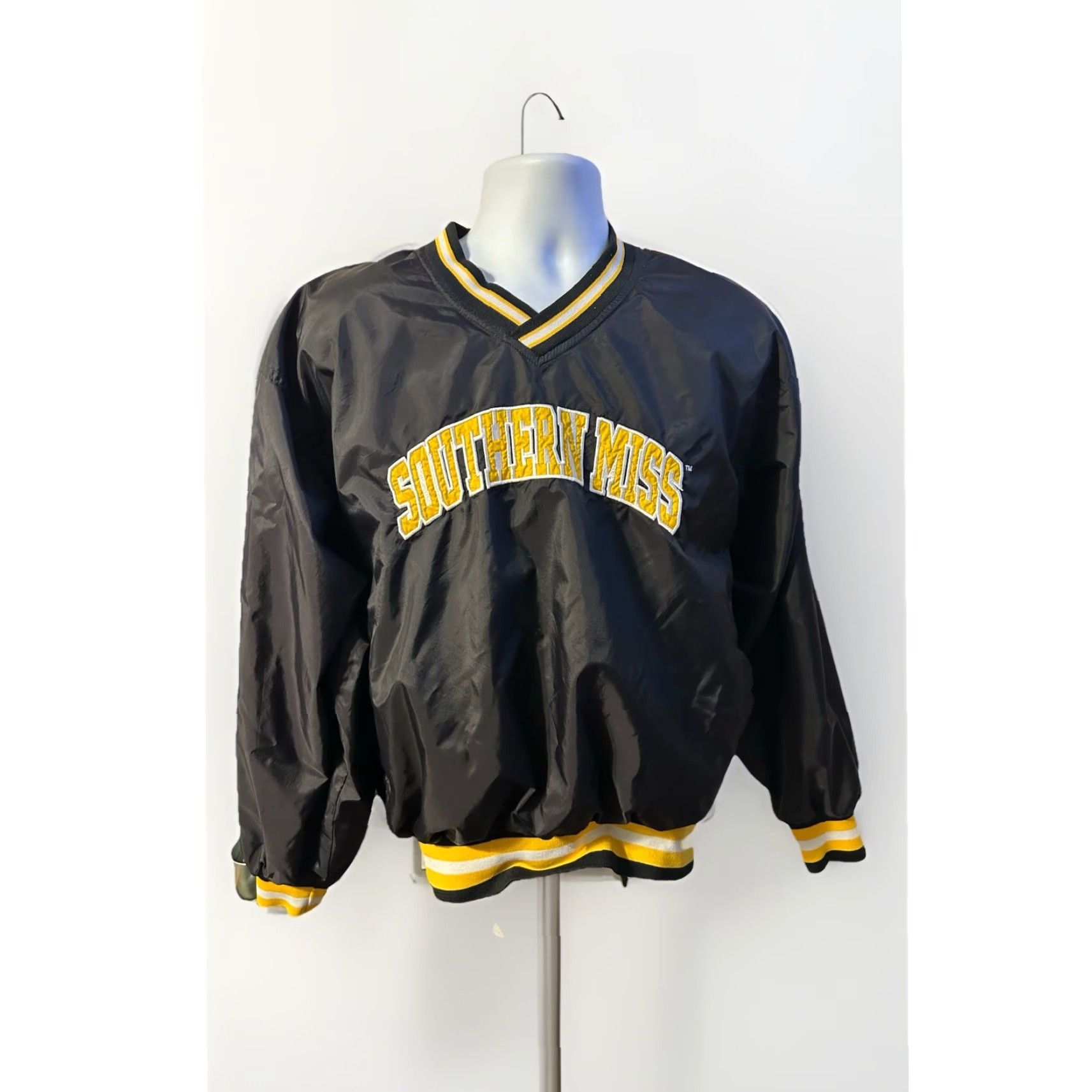 Russell Athletic VINTAGE Russell Athletic Pullover Shirt Unisex Adults M Black V Neck USM 90s Size US M / EU 48-50 / 2 - 7 Thumbnail