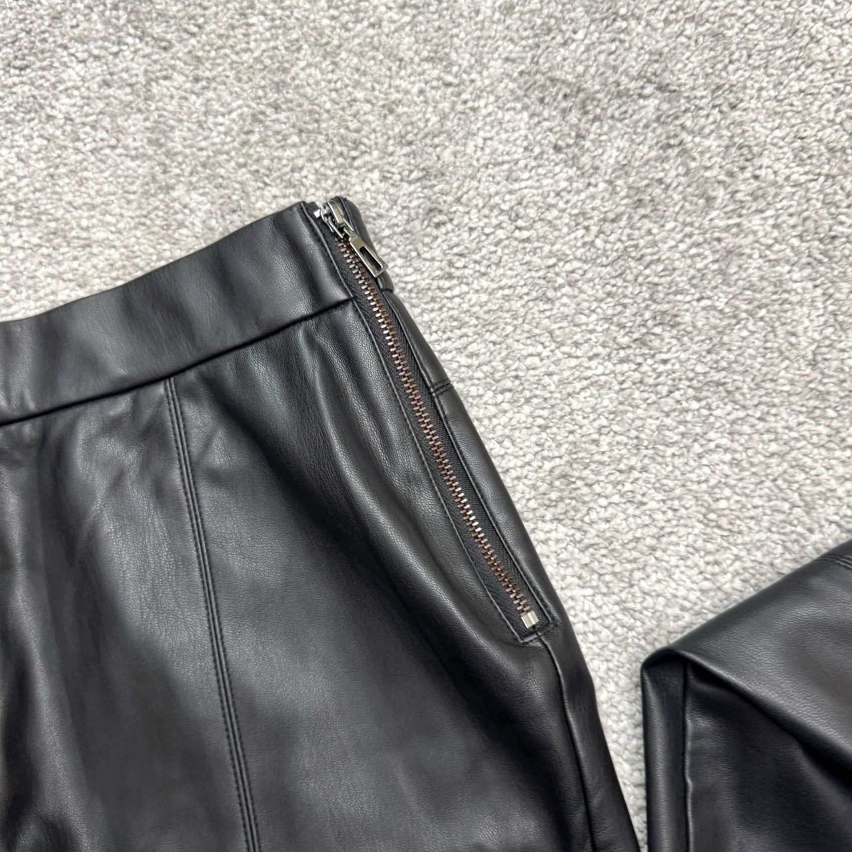 Andrew Marc Marc New York Andrew Marc Faux Leather Straight Leg Trouser Pants Women XS Black Size 26" / US 2 / IT 38 - 5 Thumbnail