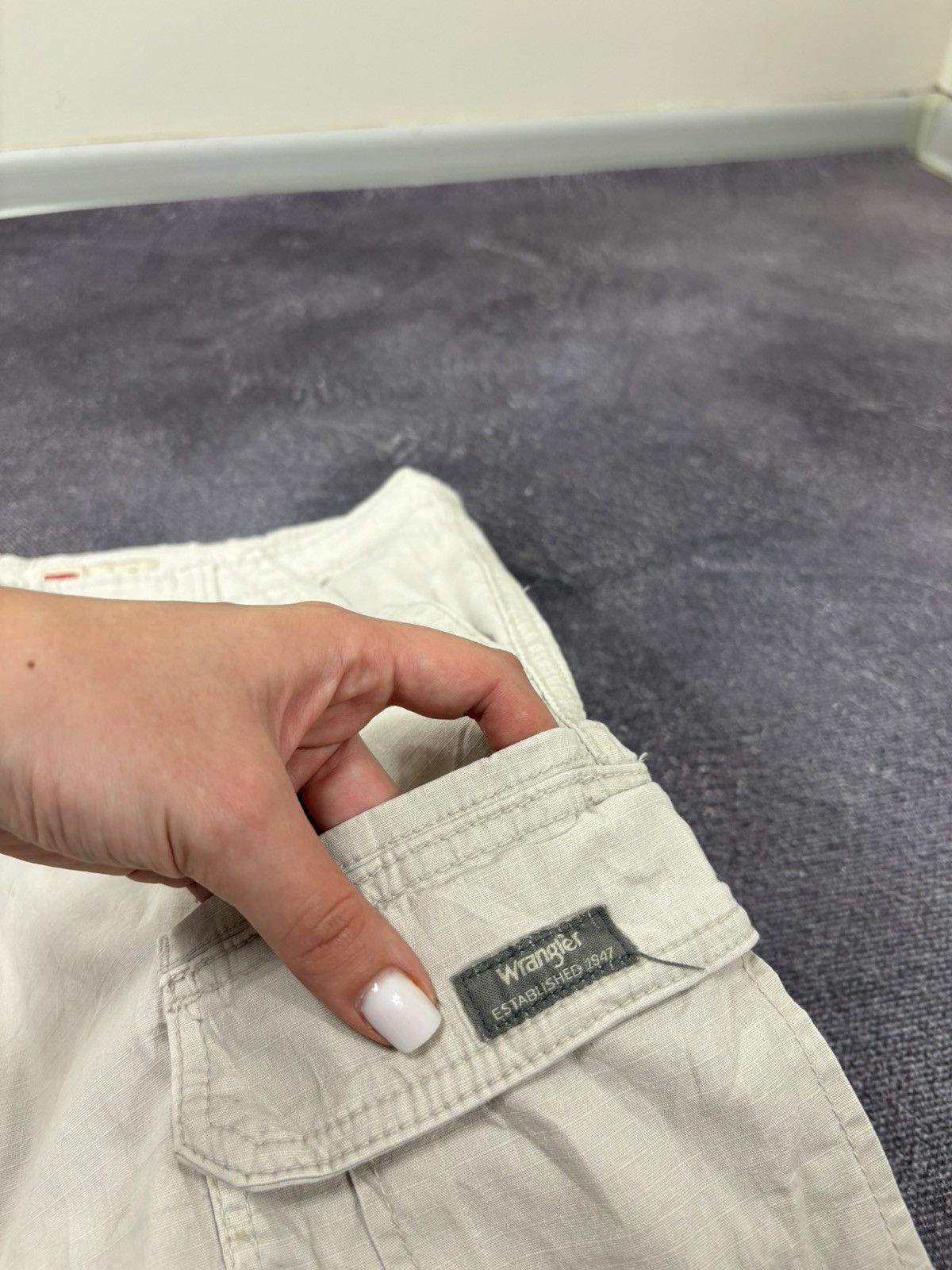 Wrangler Vintage Wrangler Relaxed Fit Hype Beige Utility Cargo Shorts Size US 38 / EU 54 - 9 Thumbnail