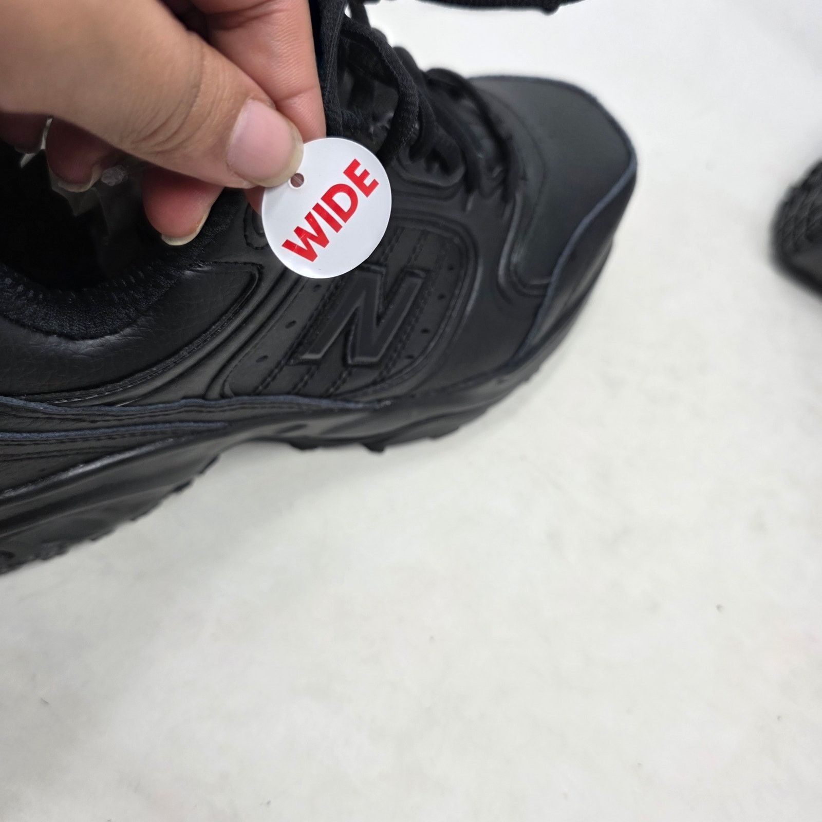 New Balance New Balance 623v3 Mens Black Slip Resistant Leather 92E Wide Size US 9 / EU 42 - 9 Thumbnail