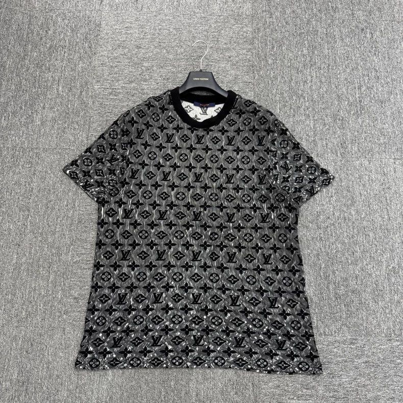 Louis Vuitton Louis Vuitton Monogram Print T-shirt Size US XXL / EU 58 / 5 - 1 Thumbnail
