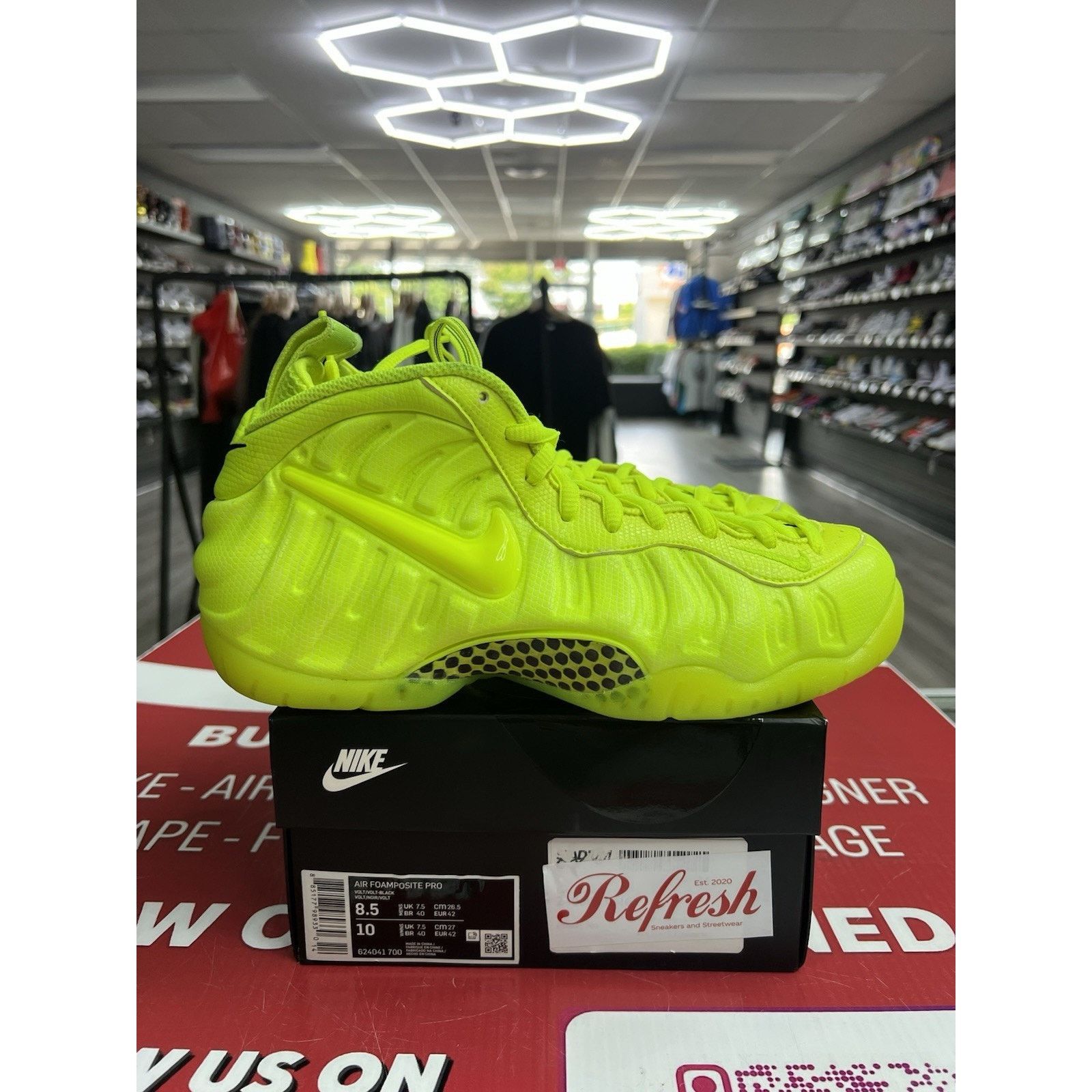 Nike Nike Air Foamposite Pro Volt Size 8.5 (624041-700) Size US 8.5 / EU 41-42 - 1 Thumbnail