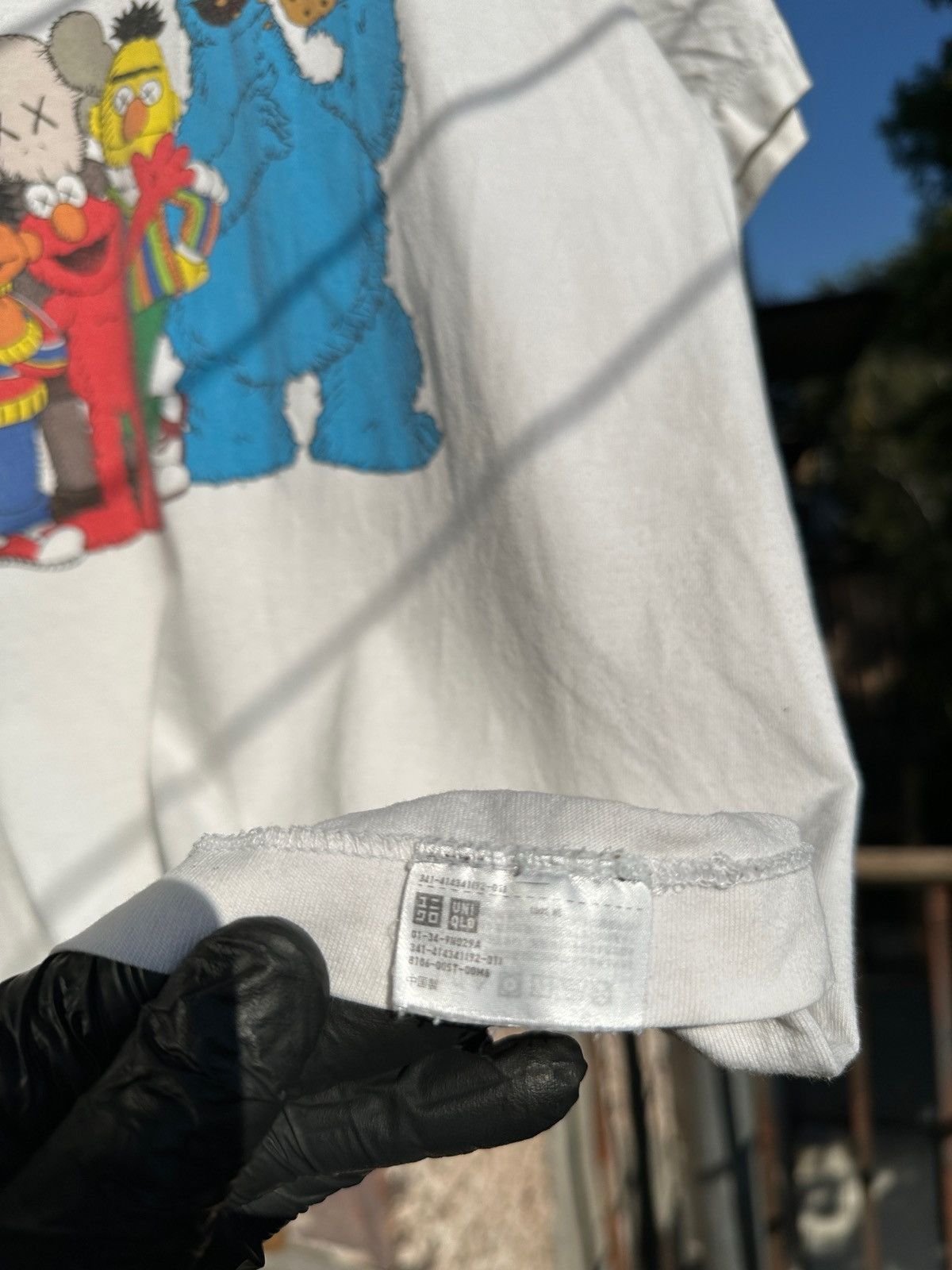 Kaws × Uniqlo Uniqlo x Kaws Sesame Street White T-Shirt Size US M / EU 48-50 / 2 - 15 Thumbnail