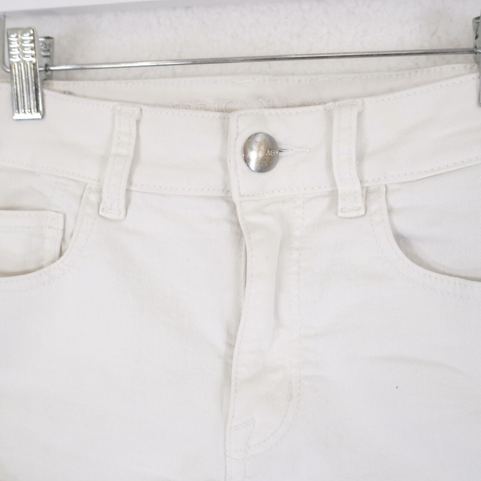 American Eagle Outfitters American Eagle White Denim Super Stretch Shorts Size 4 28/3 Size US 28 / EU 44 - 3 Thumbnail