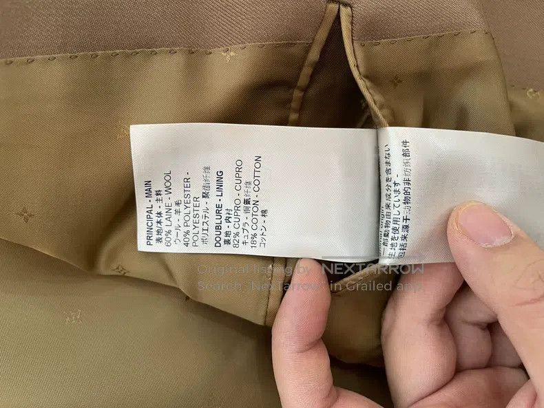 Louis Vuitton Louis Vuitton Lined with silk full logo coat Size US S / EU 44-46 / 1 - 6 Thumbnail