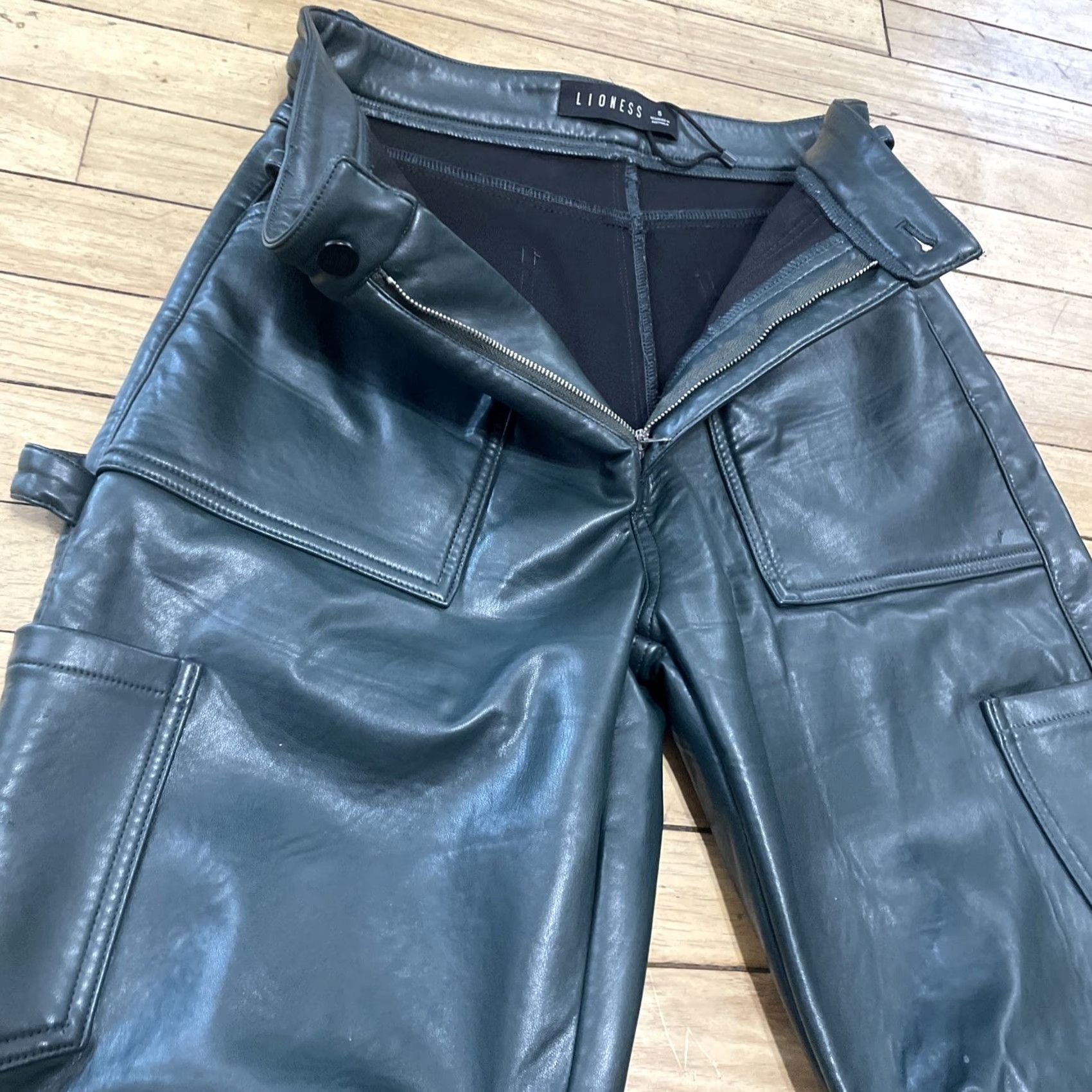 Lioness Lioness Cargo Pants Women S Army Green Faux Leather Carpenter Pocket Barrel Leg Leather Pants Streetwear Size 28" / US 6 / IT 42 - 7 Thumbnail