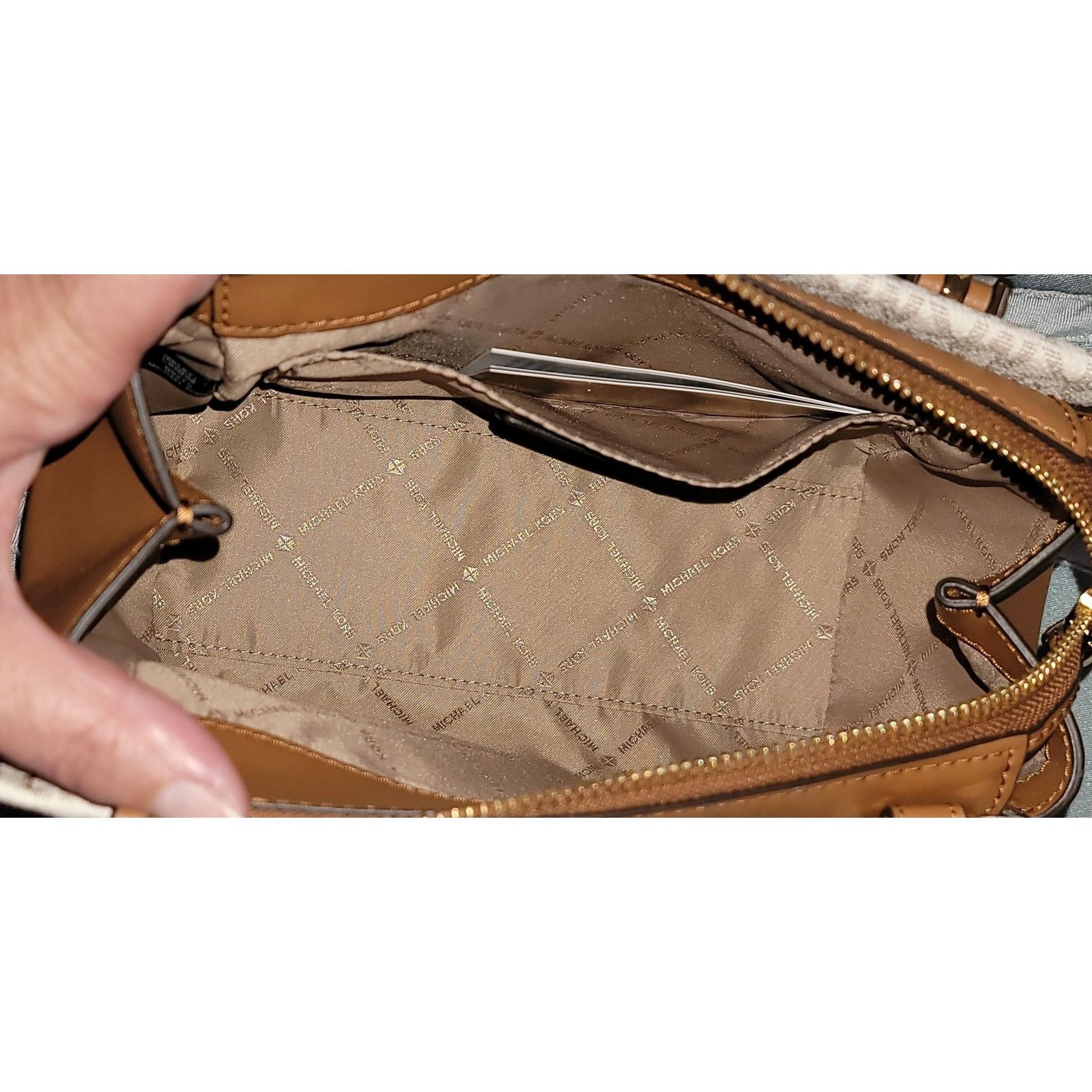 Michael Kors Michael Kors Marilyn Small Crossbody Bag Vanilla Acorn Size ONE SIZE - 9 Thumbnail