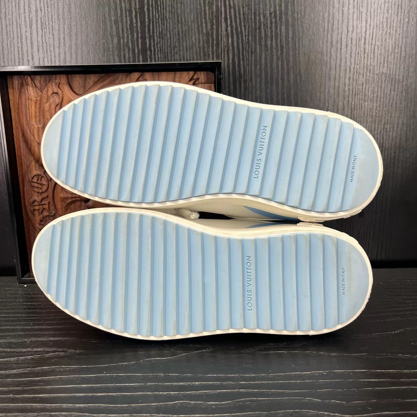 Louis Vuitton LV Time Out White & Blue Bow 35.5 Size US 5 / IT 35 - 7 Thumbnail