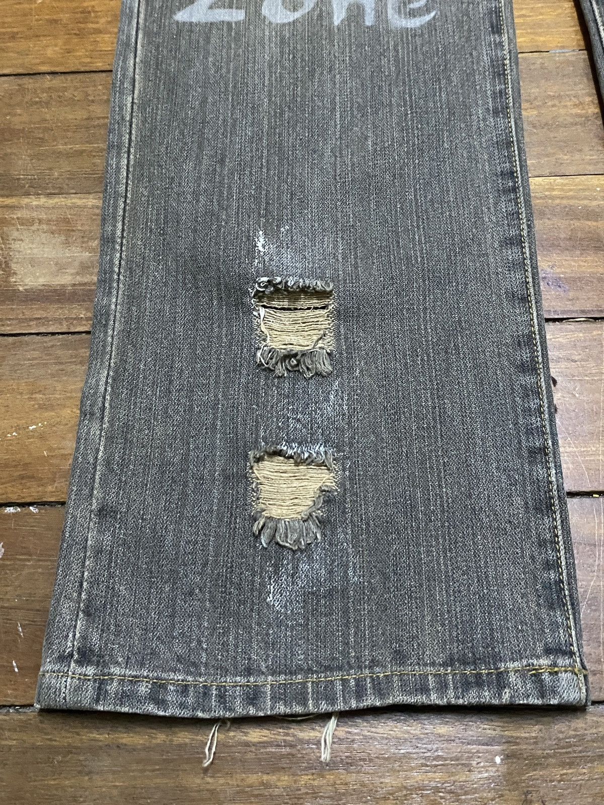 Japanese Brand Very Rare Vintage Japanese Brand Distressed Jeans 1990s Size US 33 - 5 Thumbnail