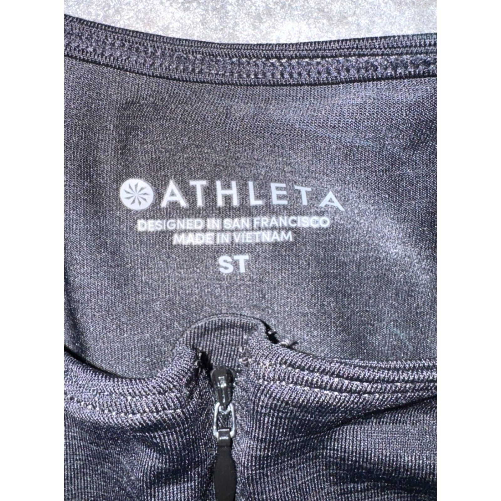 Athleta Athleta Shirt Long Sleeve Womens ST Black front zipper pocket Size S / US 4 / IT 40 - 4 Thumbnail