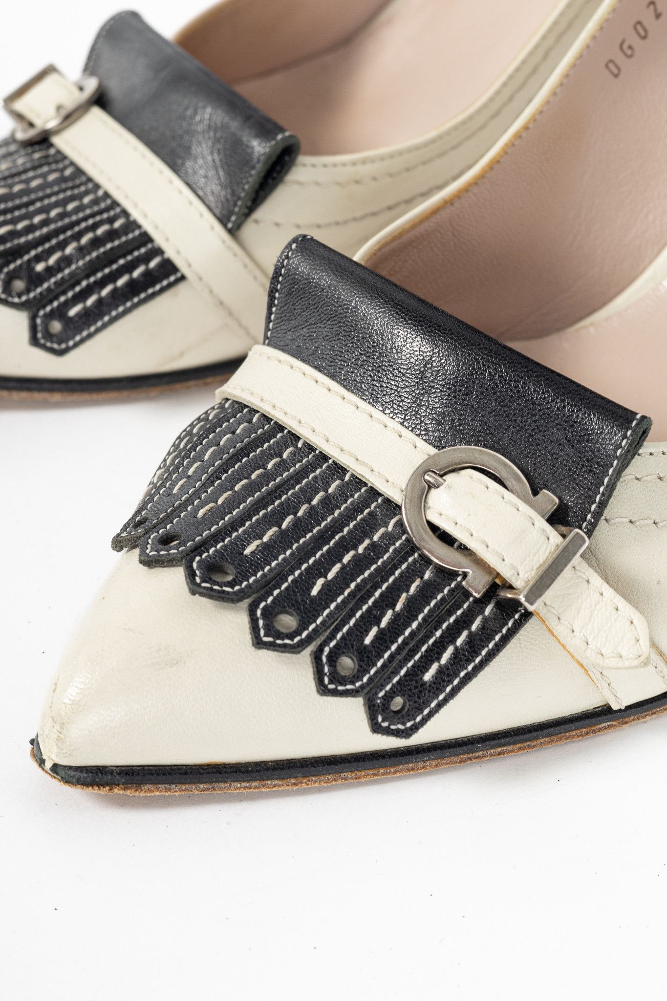 Salvatore Ferragamo Salvatore Ferragamo Gannett 85 Kid Leather Fringe Pumps Size US 9.5 / IT 39.5 - 7 Thumbnail
