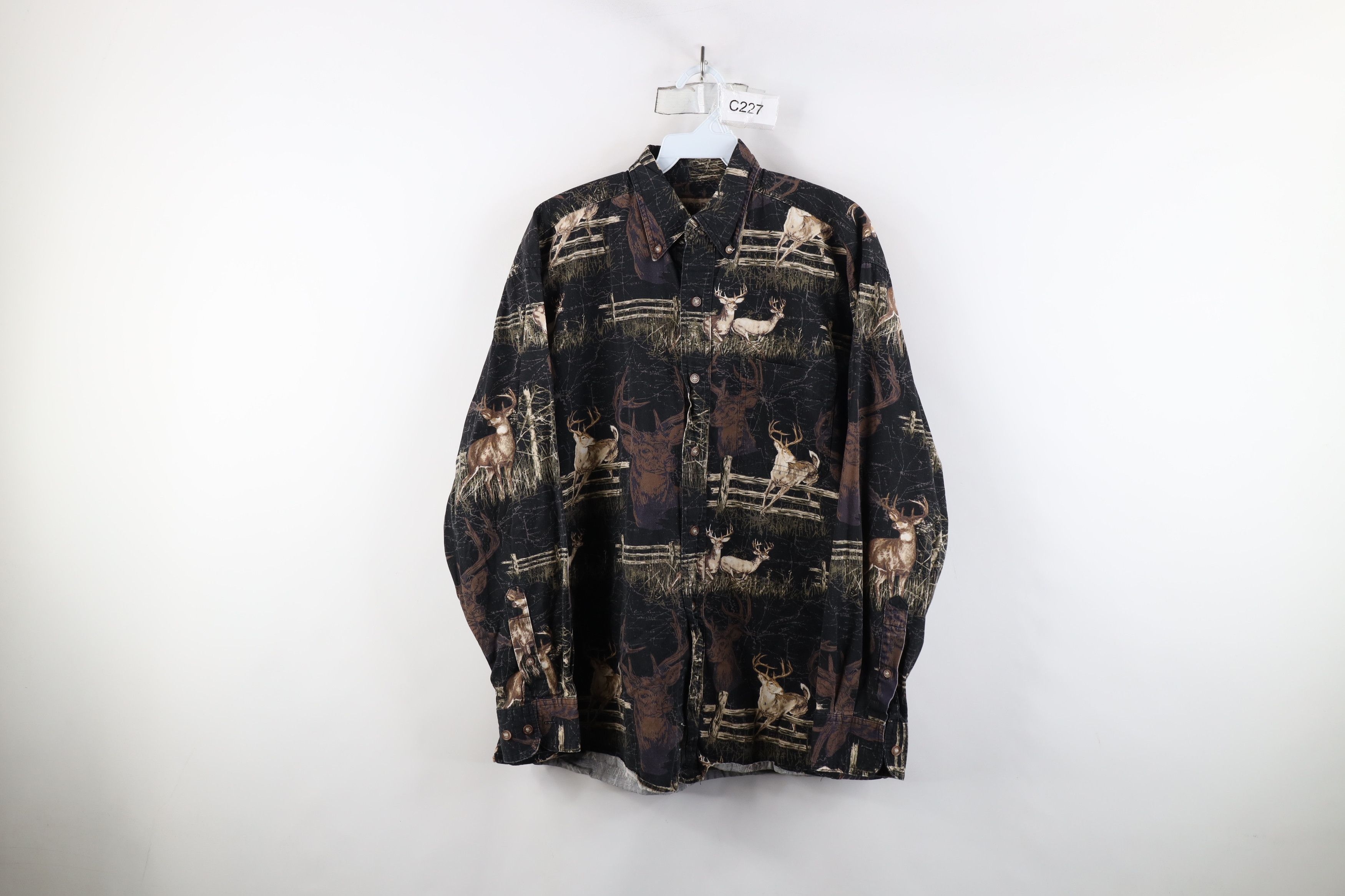 Vintage Vintage 90s Streetwear Deer Buck All Over Print Button Shirt Size US M / EU 48-50 / 2 - 1 Thumbnail