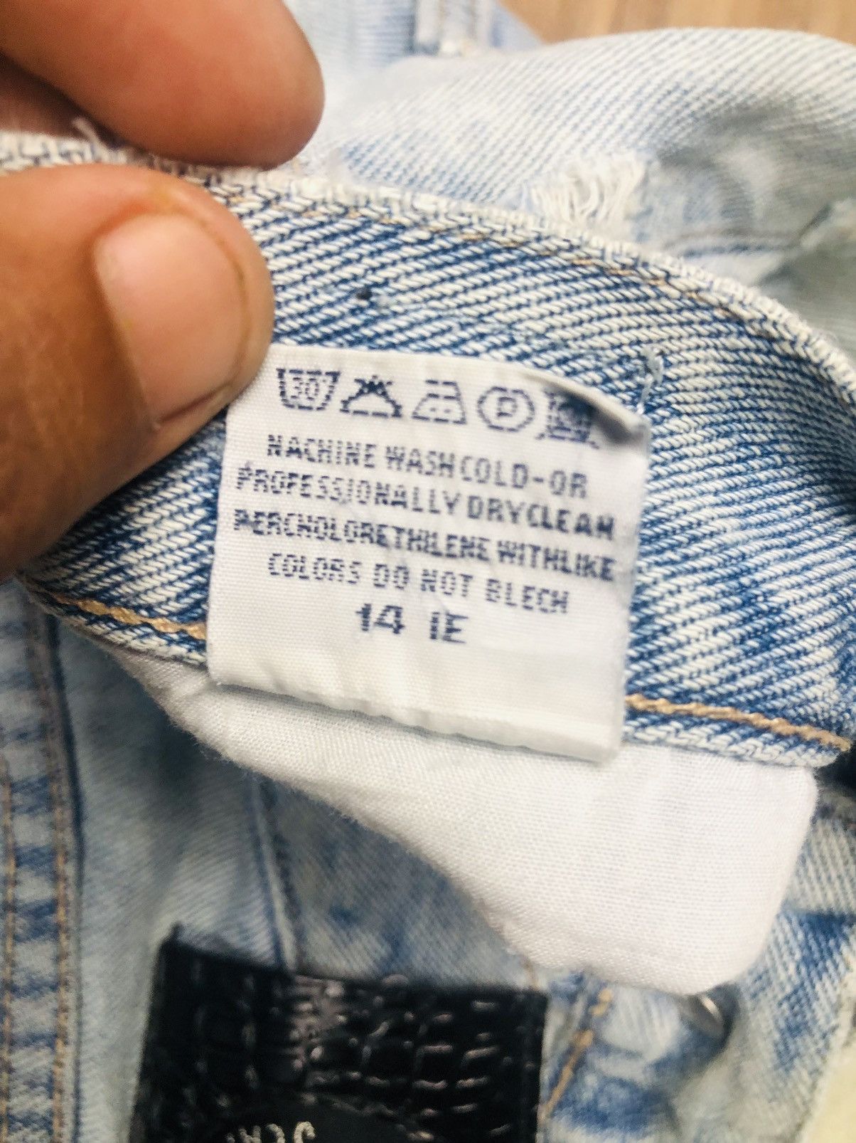 Versace 90s Versace Jeans Couture Straight Leg Denim Light Wash (38) Size US 34 / EU 50 - 14 Thumbnail