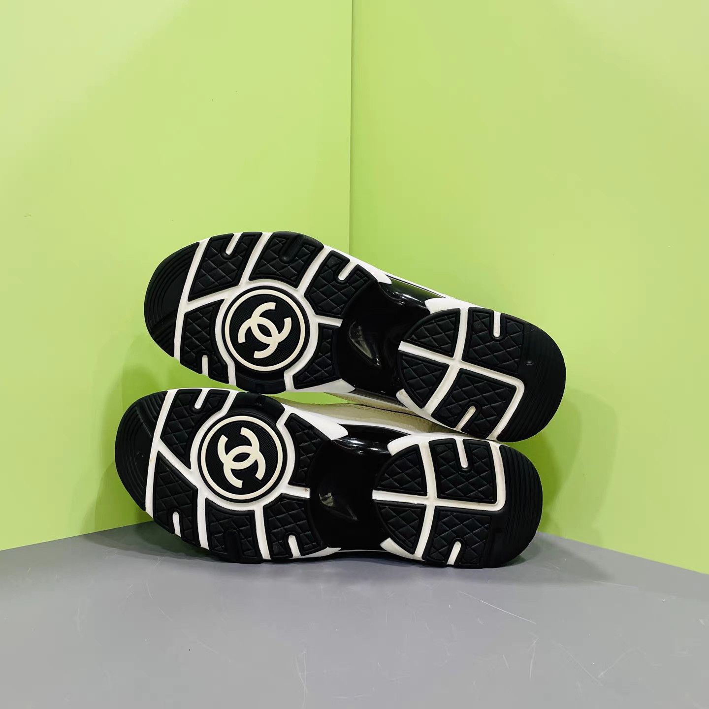 Chanel Chanel Black & White Contrast CC Sneakers K15 Size US 8 / EU 41 - 8 Thumbnail