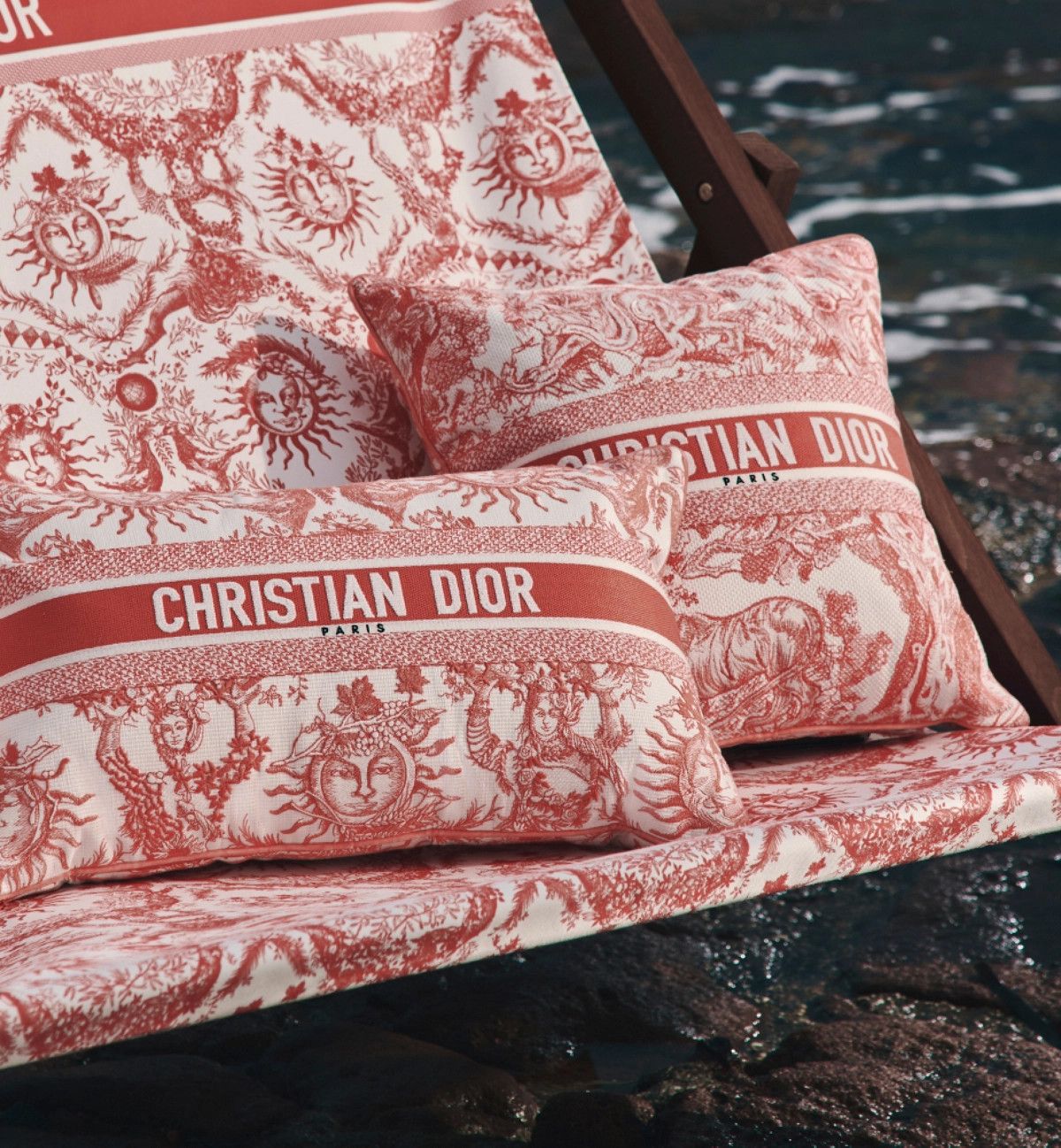 Dior o1bcso1str0226 Size:OS/Revtangular Pillow in Red/White Size ONE SIZE - 4 Thumbnail