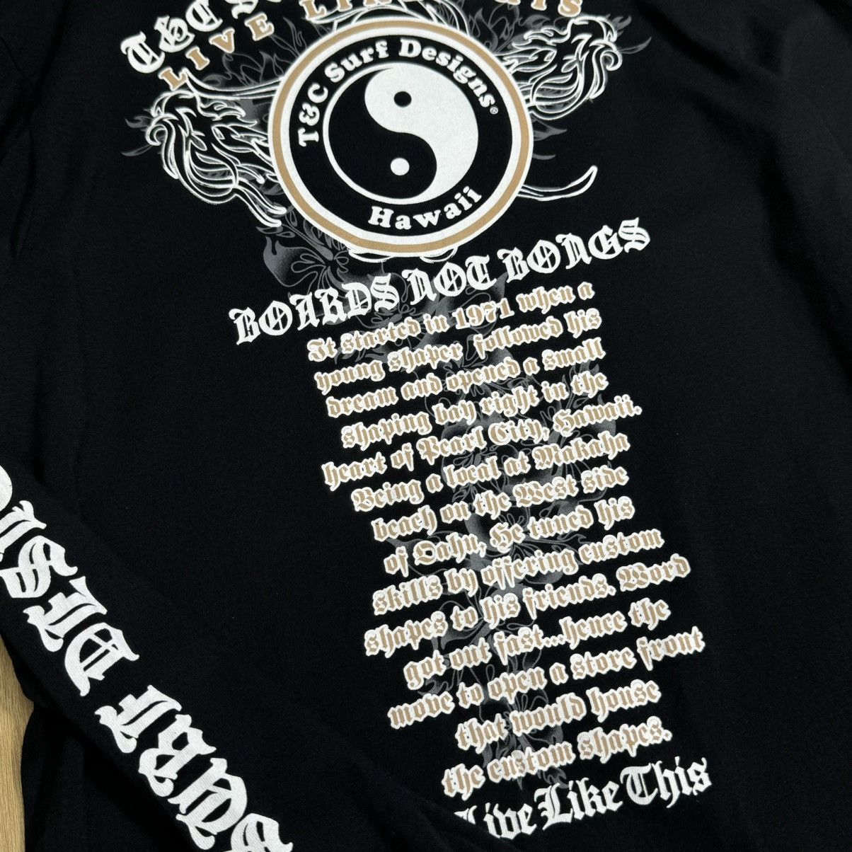 Vintage T&C surfing spell out Tee Size US L / EU 52-54 / 3 - 6 Thumbnail