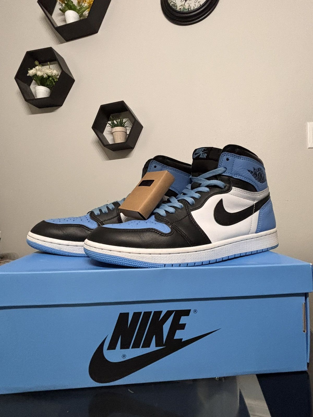 Nike Nike Air Jordan 1 High OG ‘UNC Toe’ Size US 10.5 / EU 43-44 - 7 Thumbnail