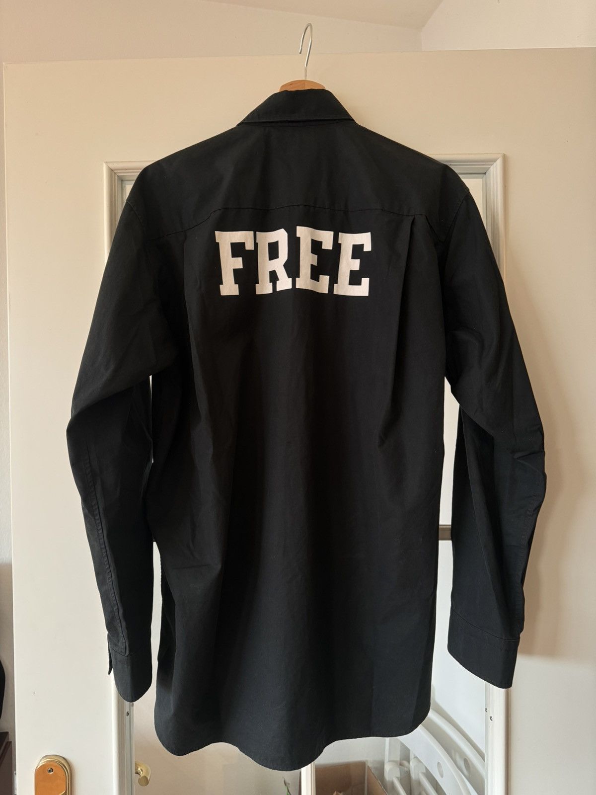 Balenciaga Balenciaga FREE Applique Shirt Size US M / EU 48-50 / 2 - 1 Thumbnail