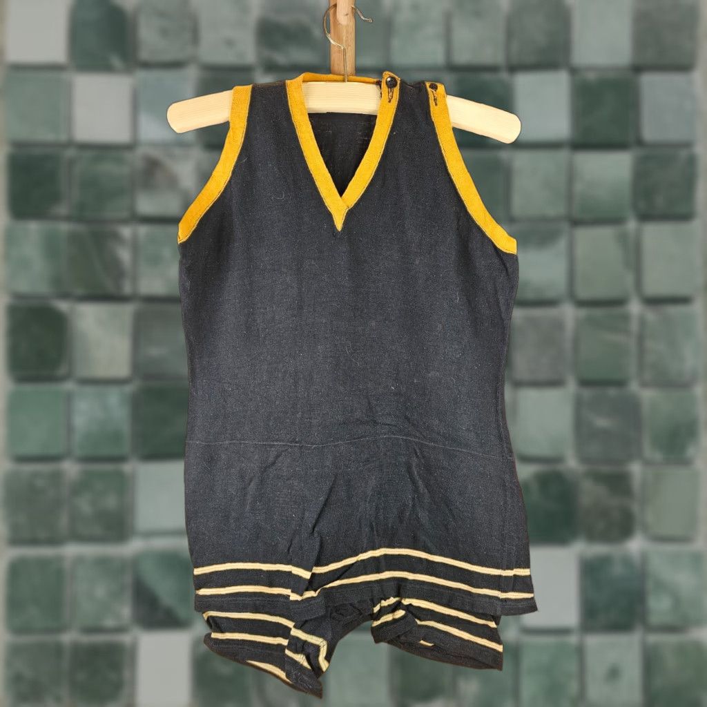 Vintage VINTAGE Unbranded 2 TONES WOOL SWIMWEAR SZ MEDIUM 1920s BLACK Wool Sportswear/Beach Womens M/L Size ONE SIZE - 1 Thumbnail