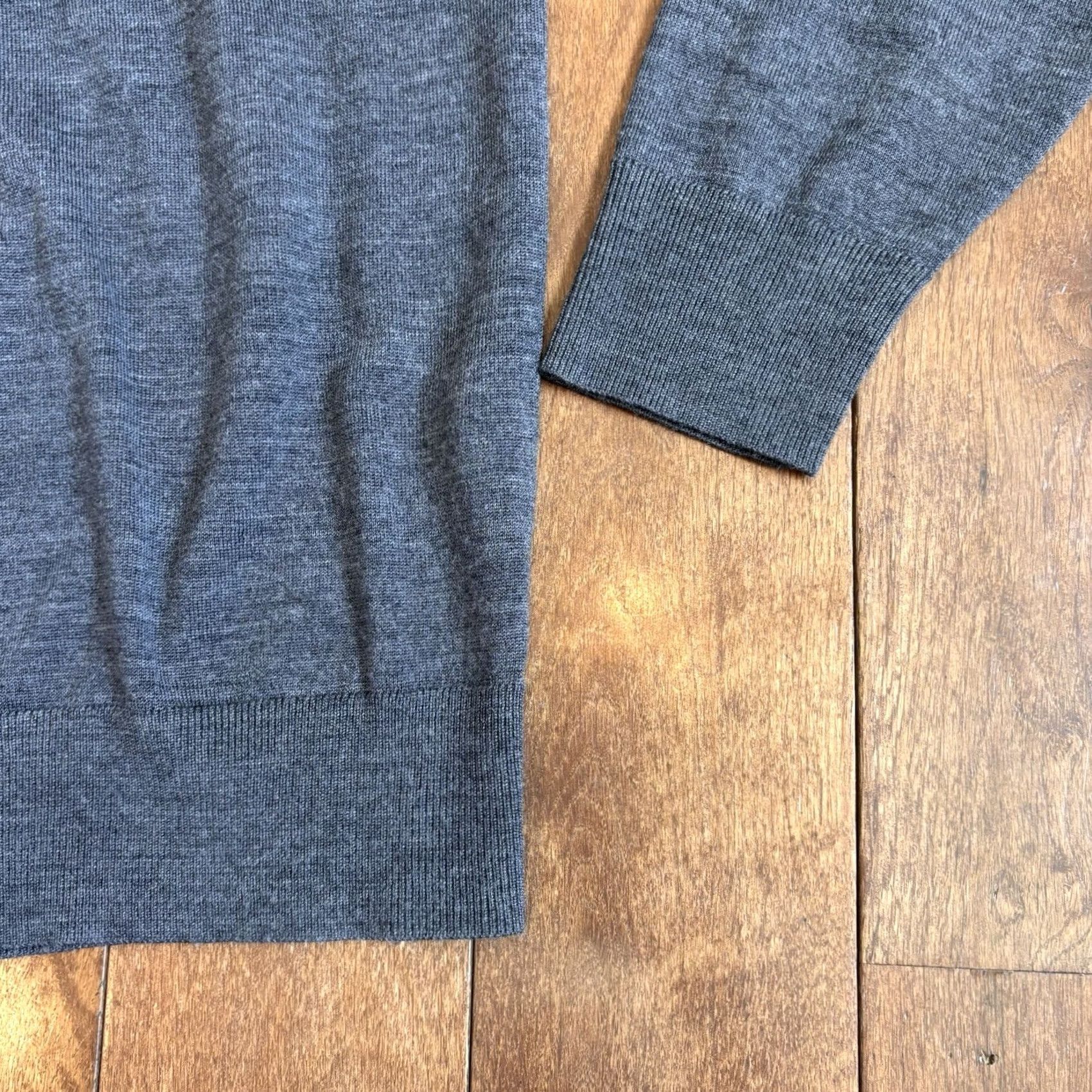 Uniqlo Mens Uniqlo Wool Crewneck Sweater Gray L Shirt? Size US L / EU 52-54 / 3 - 4 Thumbnail