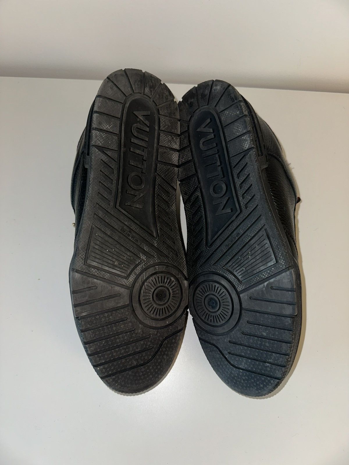 Louis Vuitton Louis Vuitton Black Calfskin Leather Sneaker Size US 8 / EU 41 - 8 Thumbnail