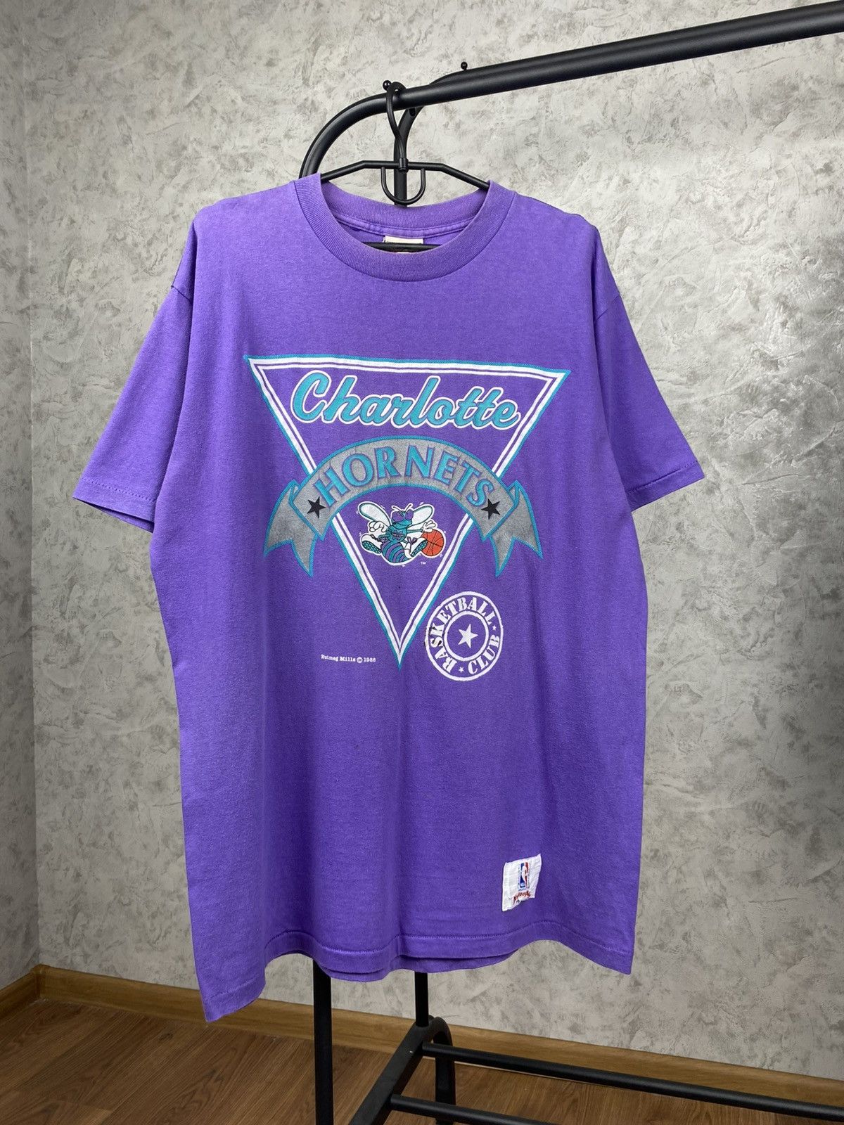 NBA × Nutmeg Vintage 1988 Charlotte Hornets Nutmeg Mills T-Shirt Size US XL / EU 56 / 4 - 1 Thumbnail