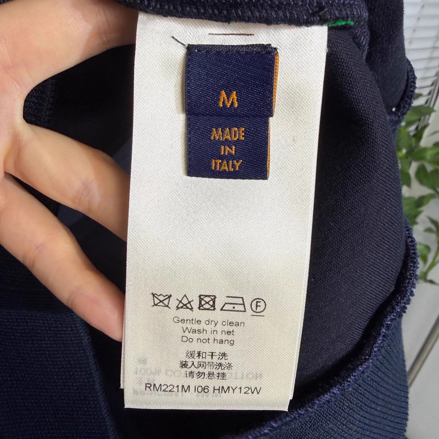 Louis Vuitton LV M blue green gradient monogram flocked sweatshirt Size US M / EU 48-50 / 2 - 4 Thumbnail