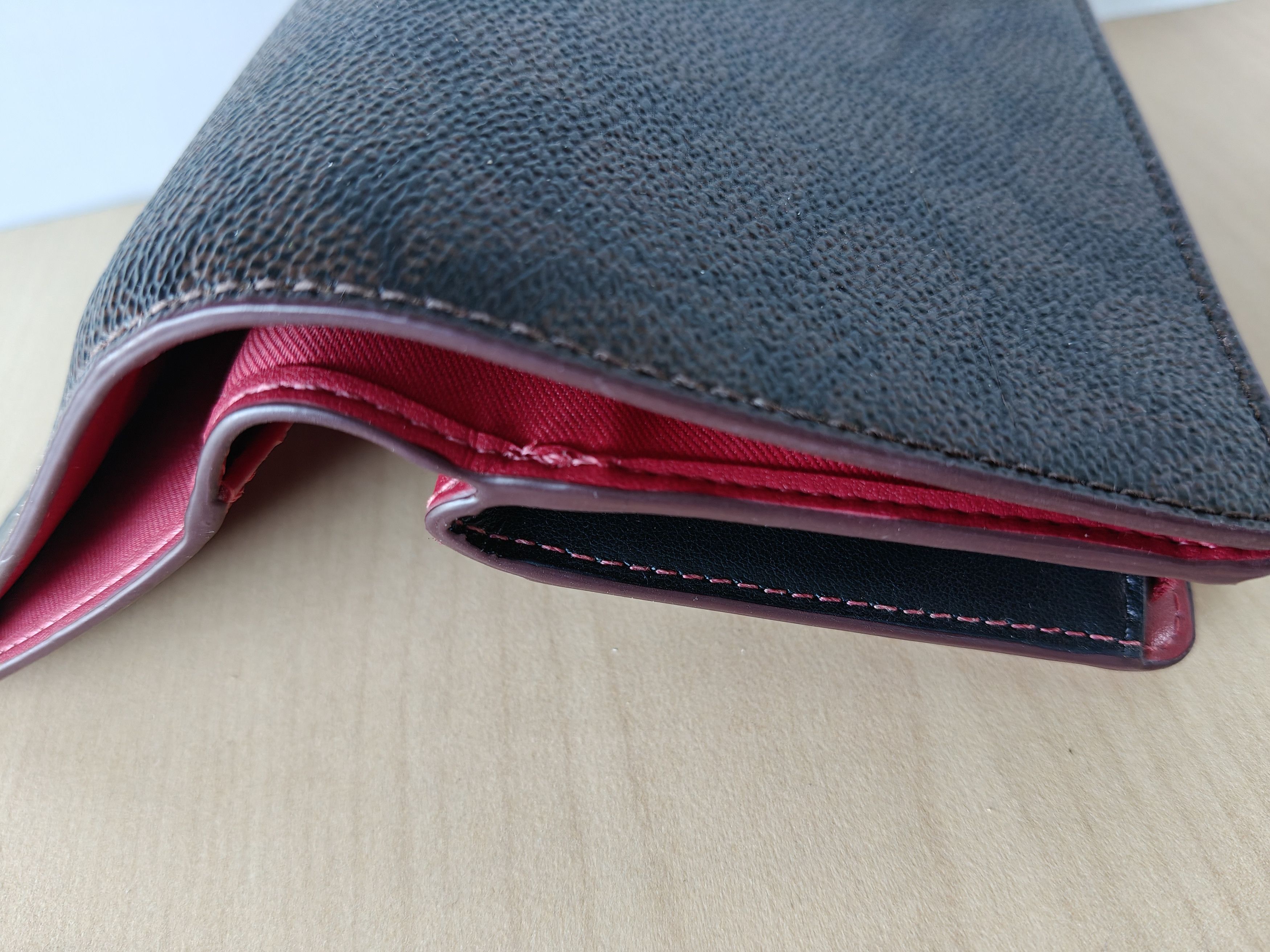 Coach Coach Medium Corner Zip Wallet Free Shipping T/1002 Size ONE SIZE - 9 Thumbnail