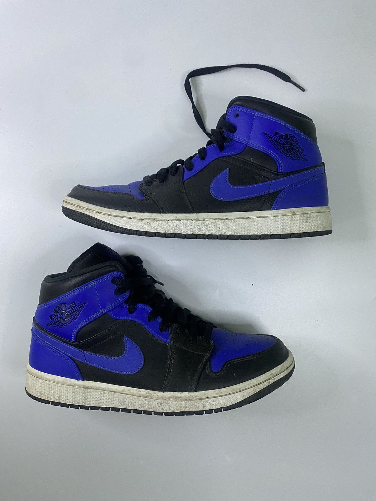 Jordan Brand × Nike Jordan 1 Mid Hyper Royal Black Size US 9 / EU 42 - 1 Thumbnail
