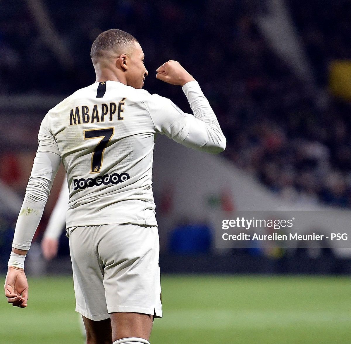 Jordan Brand × Nike 2018 2019 GAME ISSUE PSG Mbappe Nike Away Kit Soccer Jersey Size US M / EU 48-50 / 2 - 3 Thumbnail