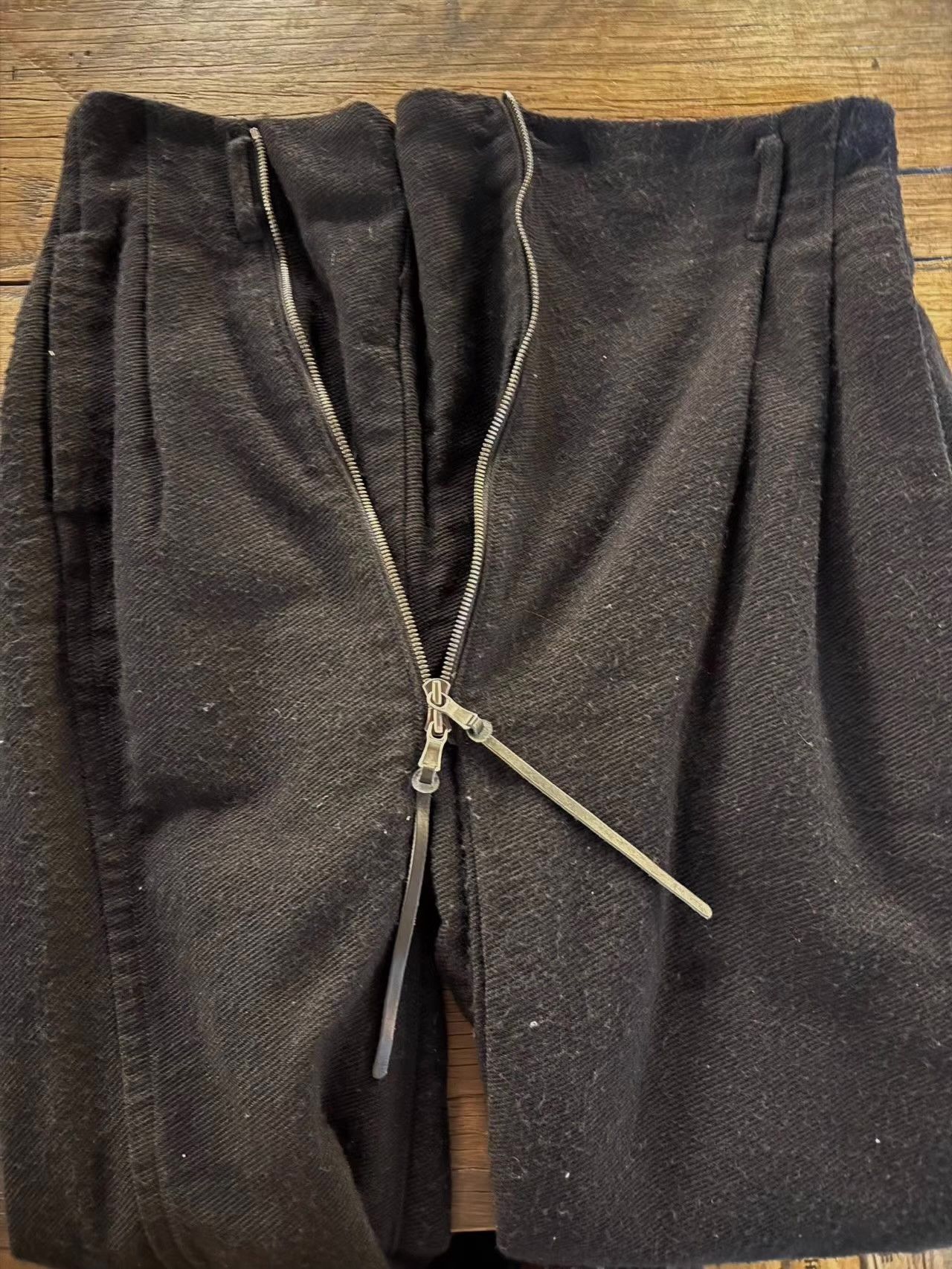 The Viridi-anne The Viridi‑Anne15FW capri pants with diagonal zipper. Ｑ25 Size US 34 / EU 50 - 3 Thumbnail