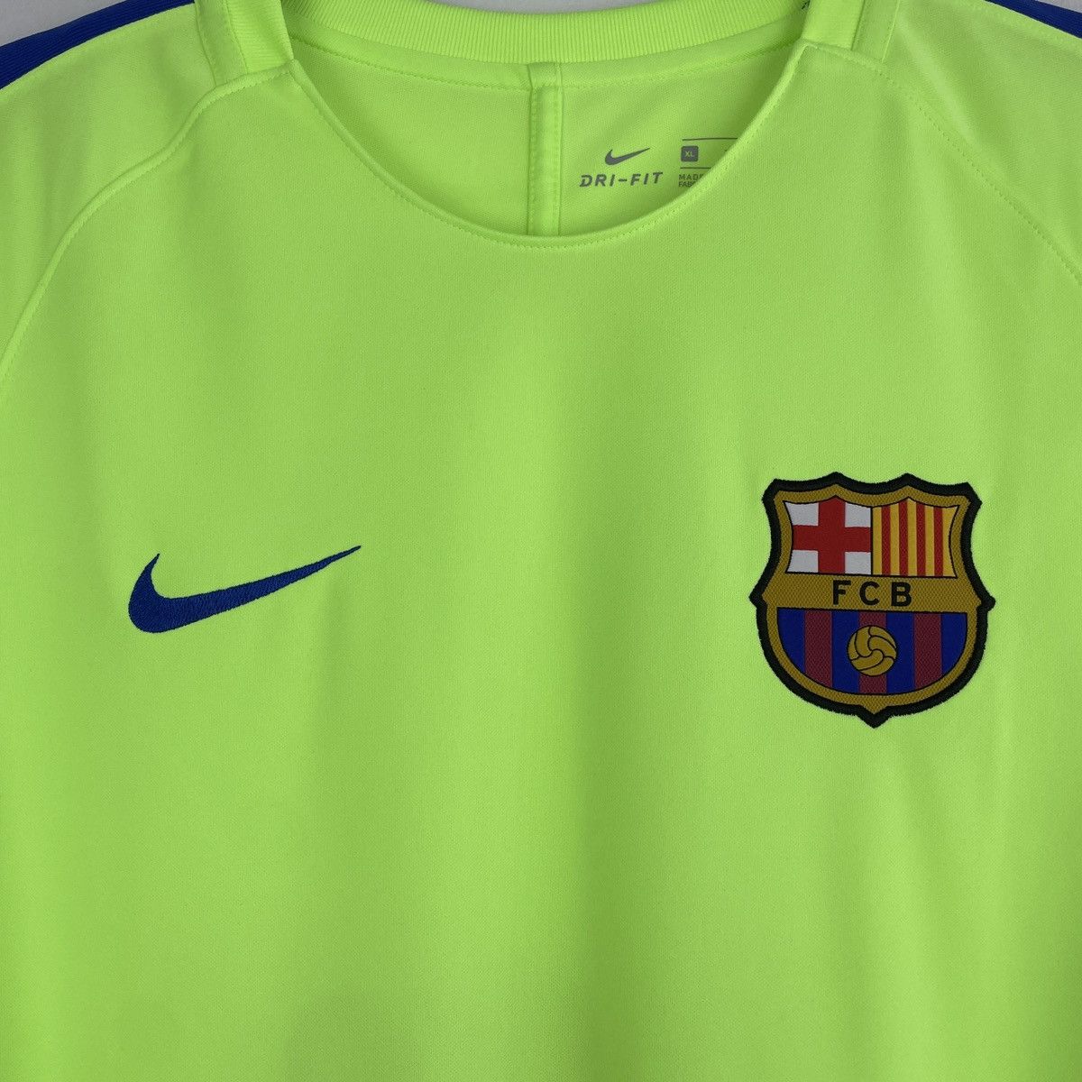 Nike Barcelona Training Nike Jersey Shirt Men 2016/2017 size XL Size US XL / EU 56 / 4 - 2 Thumbnail