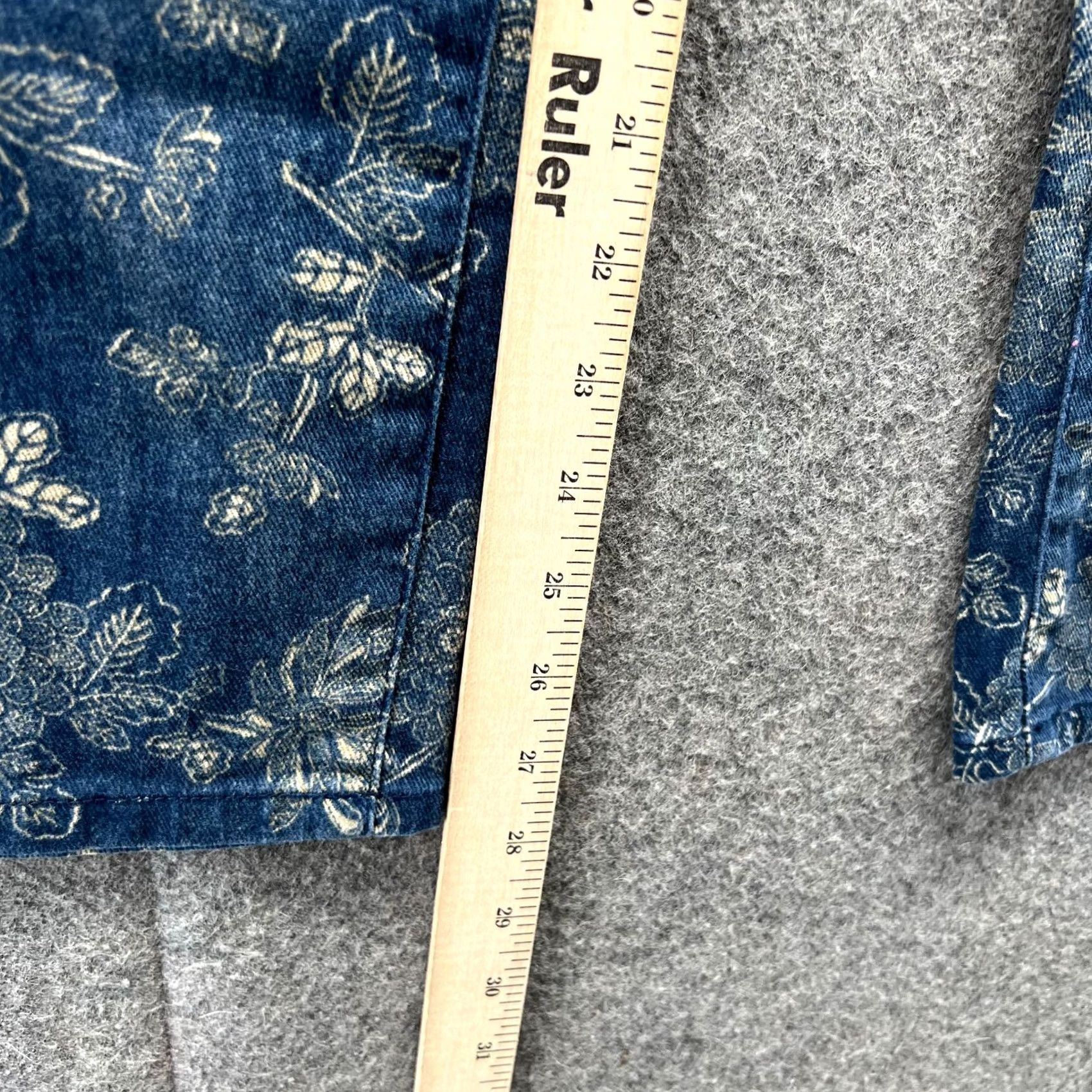 Ralph Lauren Lauren Ralph Lauren Jeans Womens 0 Blue Denim Floral Print AOP Straight 5-Pocket Denim Cotton High Rise Regular Inseam 28 in Classic Womens Jeans Size 25" / US 0 / IT 36 - 5 Thumbnail