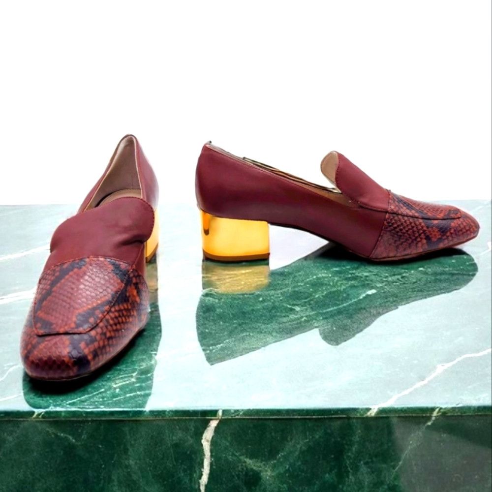 Designer Louise Et Cie Sz 10 Burgundy Snake Toe Loafers with Gold He Size US 10 / IT 40 - 1 Thumbnail