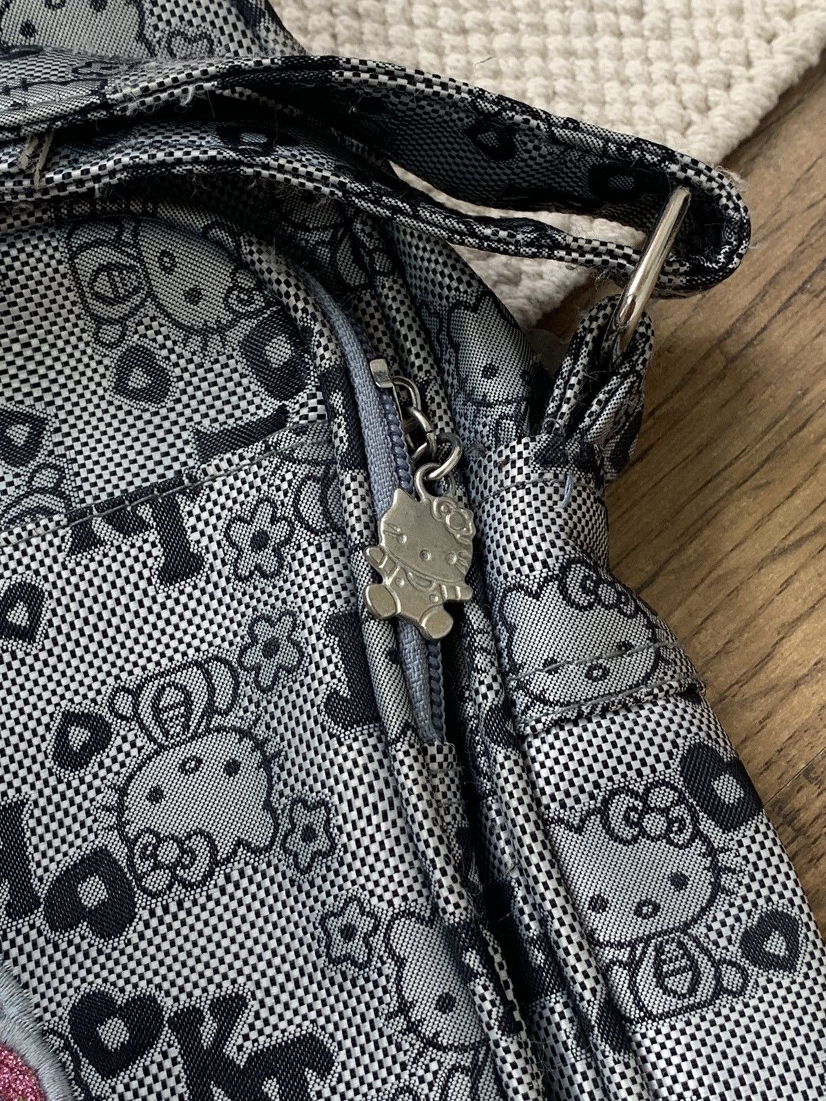 Cartoon Network VINTAGE HELLO KITTY MONOGRAM CUTE CROSSBODY BAG Size ONE SIZE - 7 Thumbnail