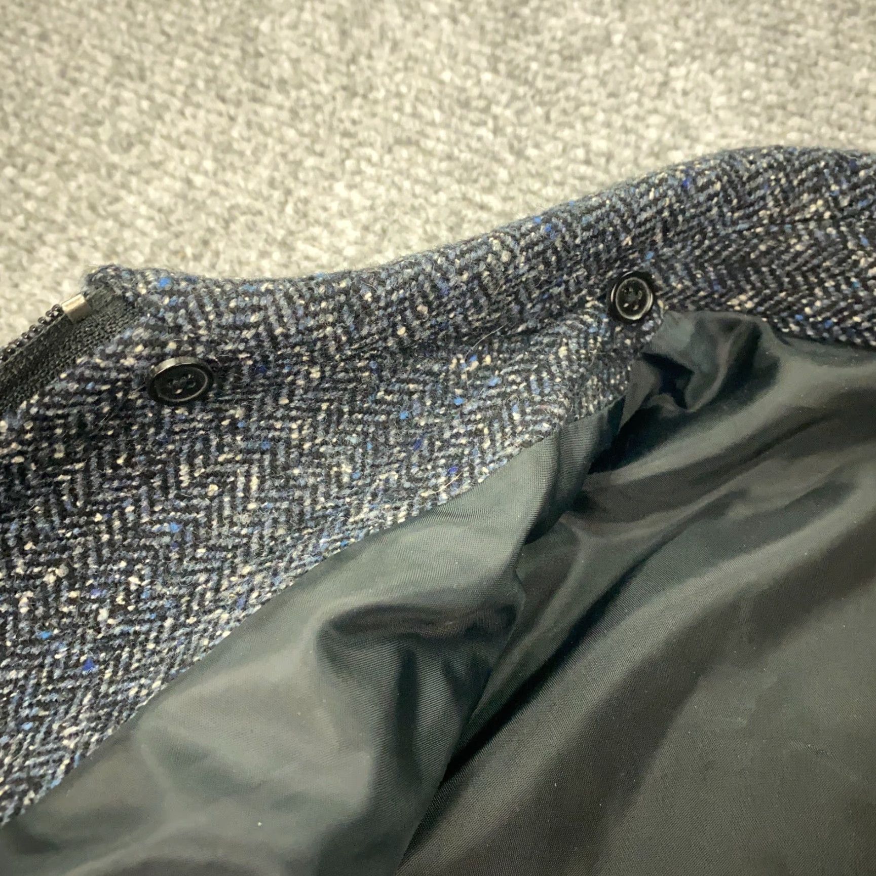 Talbots VINTAGE Talbots Petites Jacket Womens Size 2P Gray Herringbone Tweed Full Zip Wool Blend Lined Pockets 2P Womens Jacket 90s? Size XS / US 0-2 / IT 36-38 - 7 Thumbnail
