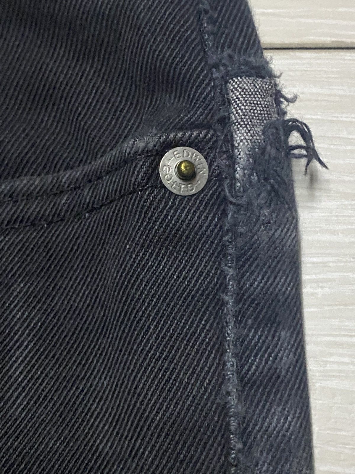 Japanese Brand Vintage Edwin 503 Black Denim Distressed Loose Jeans Size US 32 / EU 48 - 9 Thumbnail