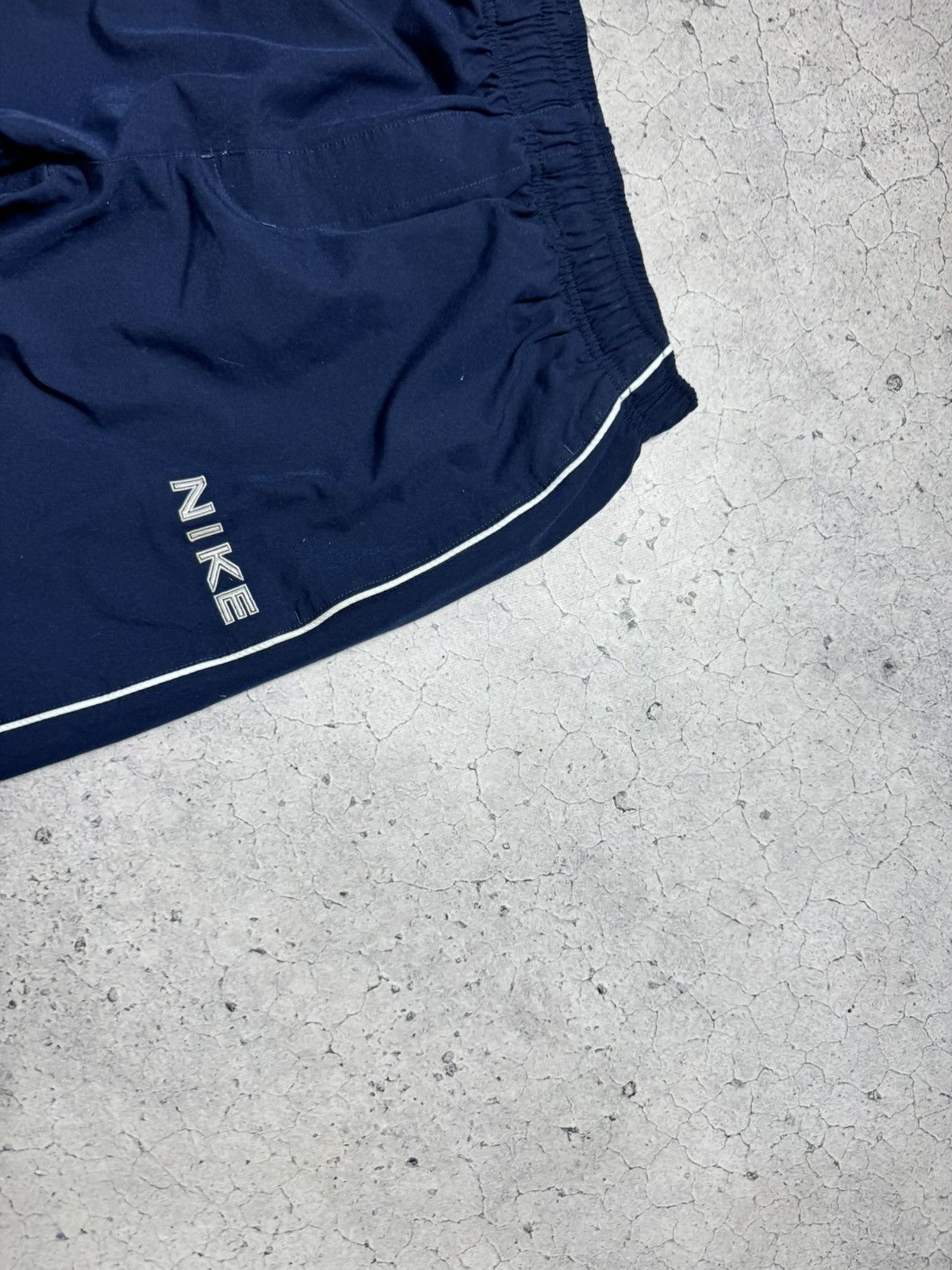 Nike Nike Vintage Nylon Track Pants Big Logo Swoosh Y2K Baggy Size US 32 / EU 48 - 7 Thumbnail