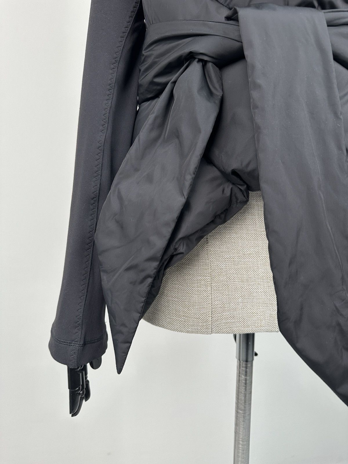Lululemon LULULEMON Avant Garde Belted Wrap Down Jacket Women’s Black Size XS / US 0-2 / IT 36-38 - 8 Thumbnail