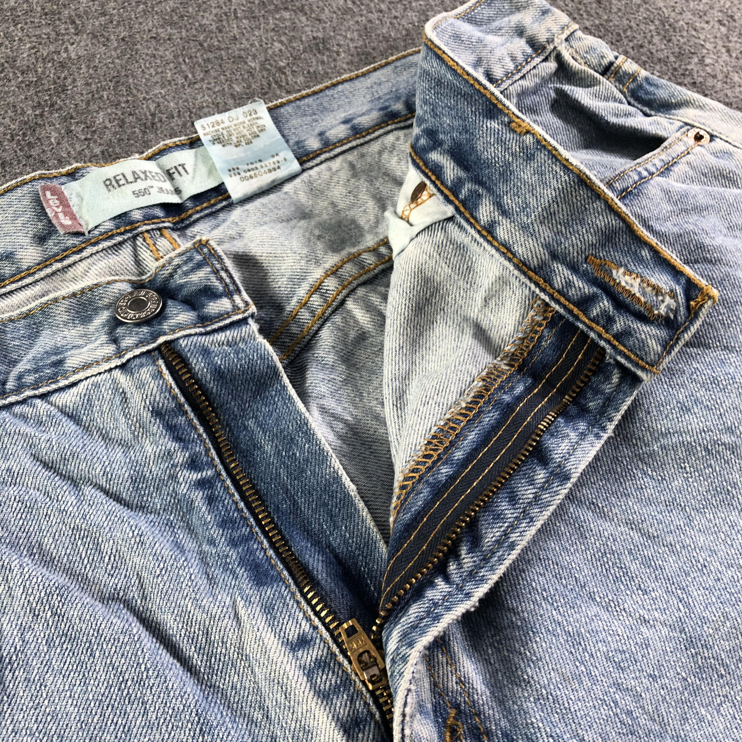 Levi's Vintage Blue Wash Levis 550 Jeans-J4360 Size US 35 - 7 Thumbnail