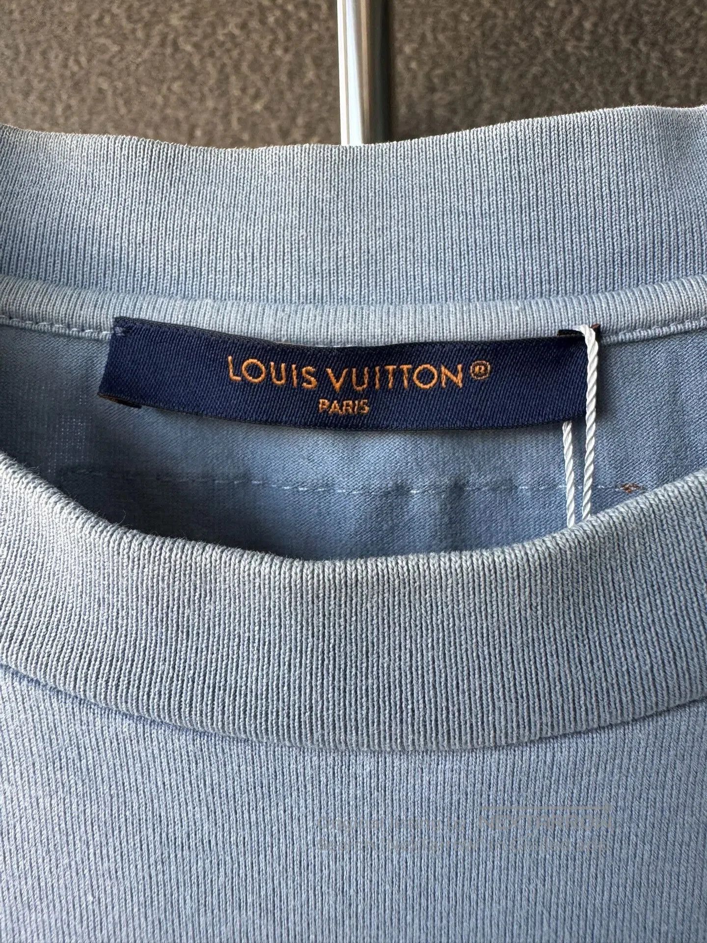 Louis Vuitton louis vuitton logo short sleeve shirt. Size US XL / EU 56 / 4 - 7 Thumbnail