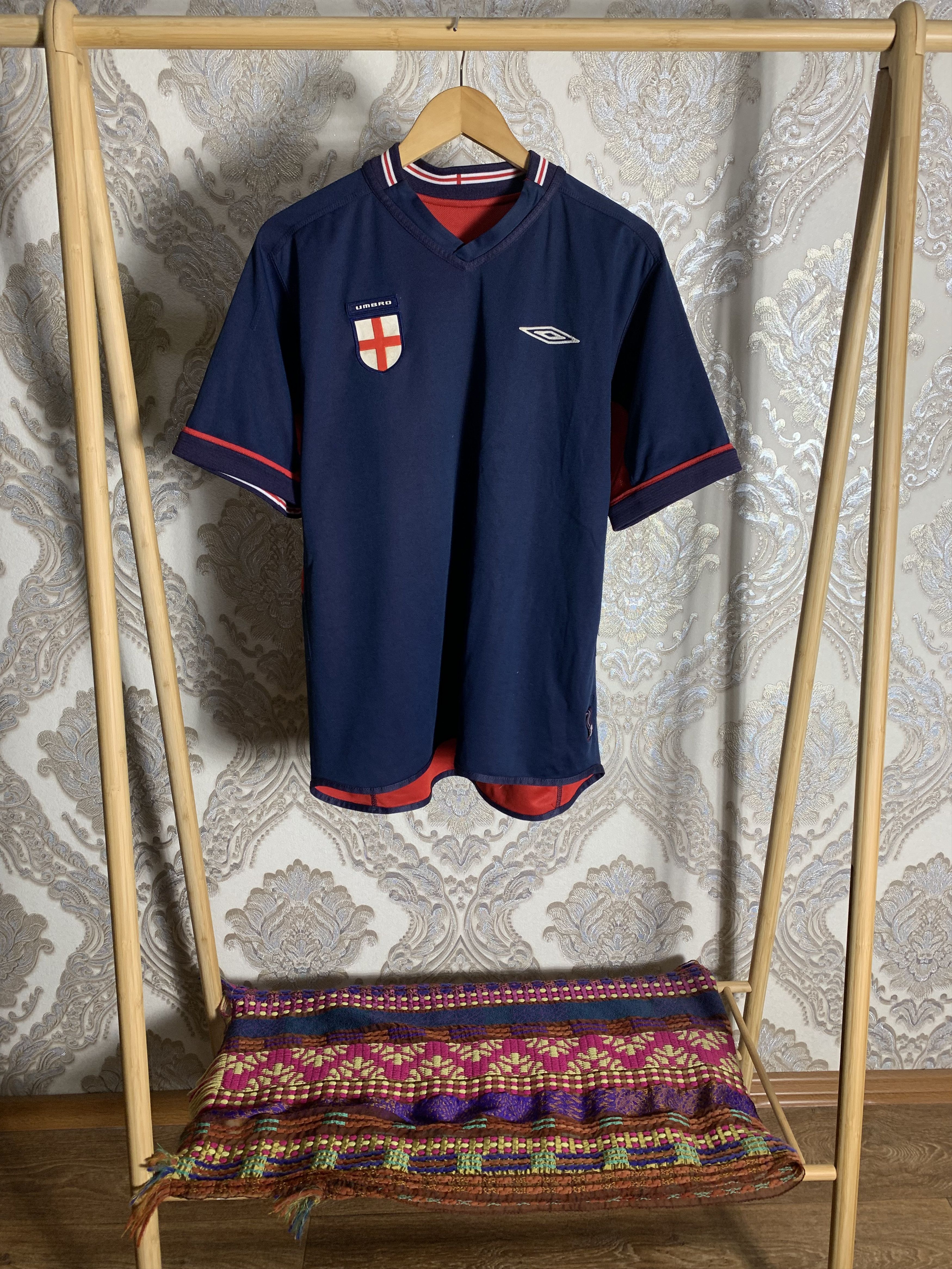 Nike VINTAGE UMBRO ENGLAND RETRO SOCCER JERSEY MANCHESTER Y2K 90s Size US L / EU 52-54 / 3 - 6 Thumbnail