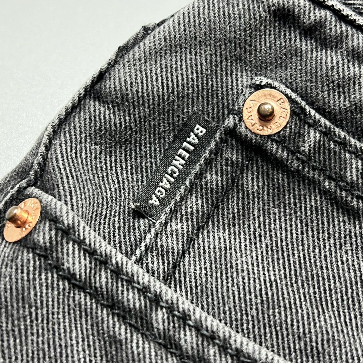 Balenciaga × Designer Balenciaga - Rubber Logo Destroyed Mini - Short Size 28" / US 6 / IT 42 - 9 Thumbnail